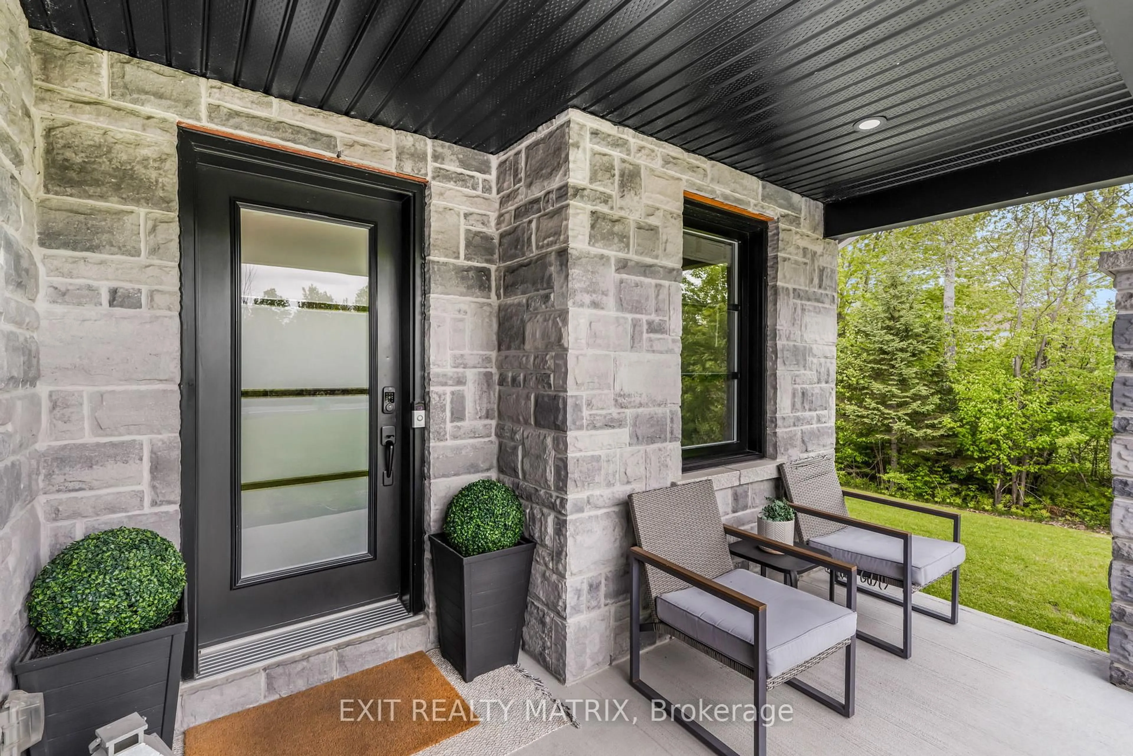 Indoor entryway for 1463 Vinette Rd, Clarence-Rockland Ontario K0A 1N0