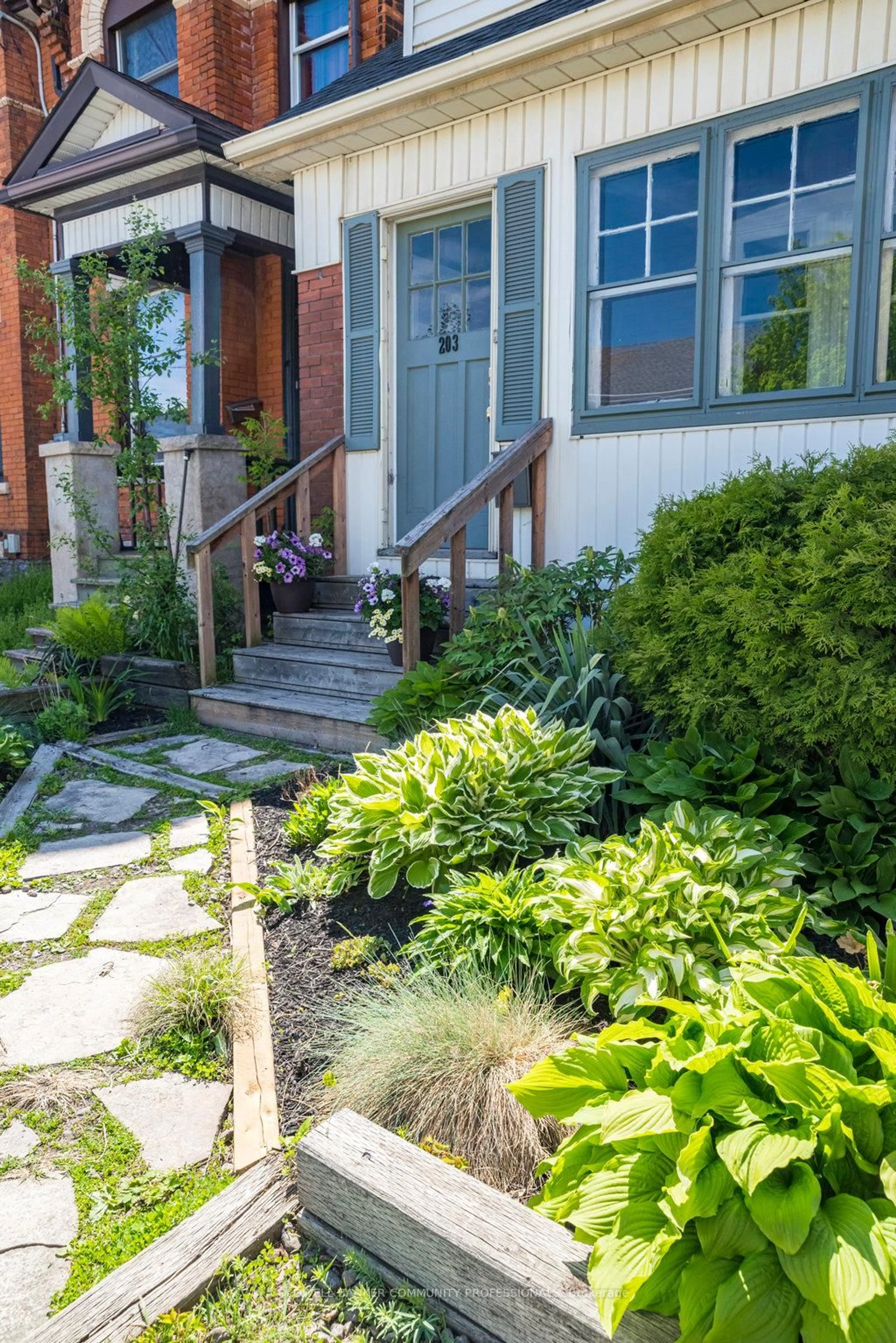 Unknown for 203 Locke St, Hamilton Ontario L8R 3B1