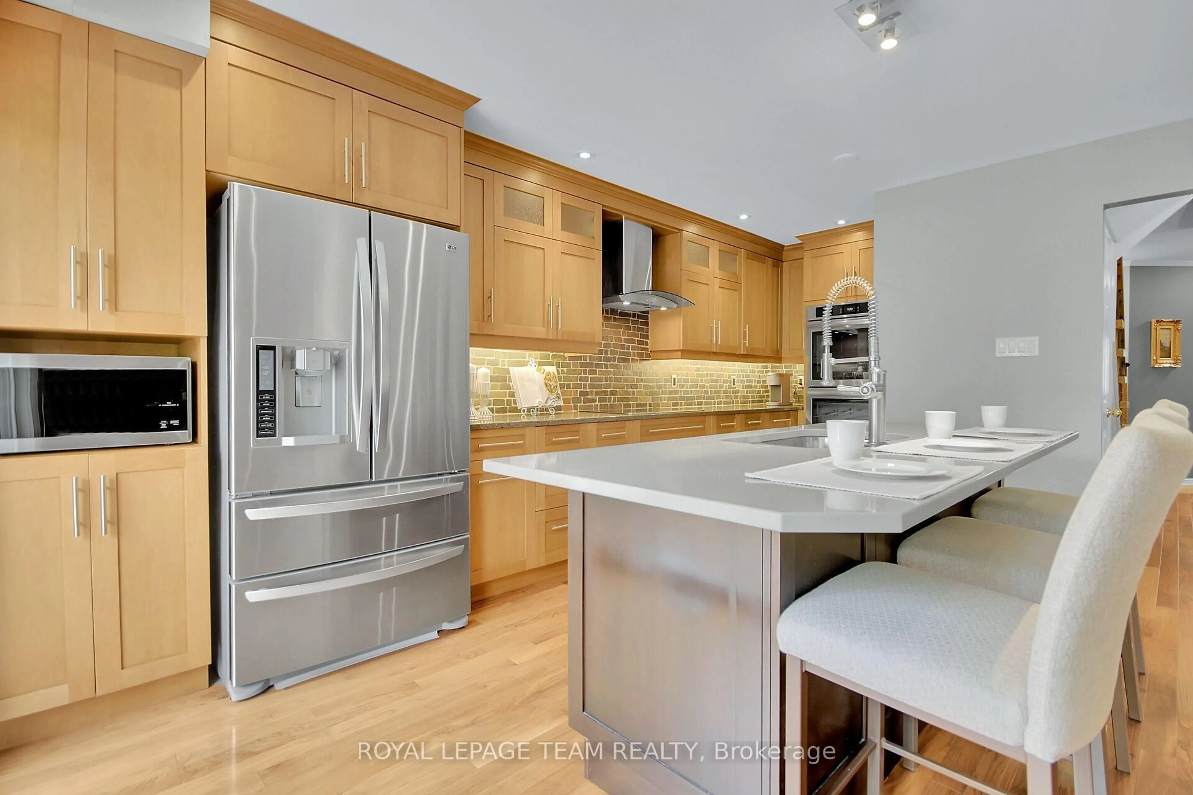 Contemporary kitchen, unknown for 51 Windeyer Cres, Ottawa Ontario K2K 2P7