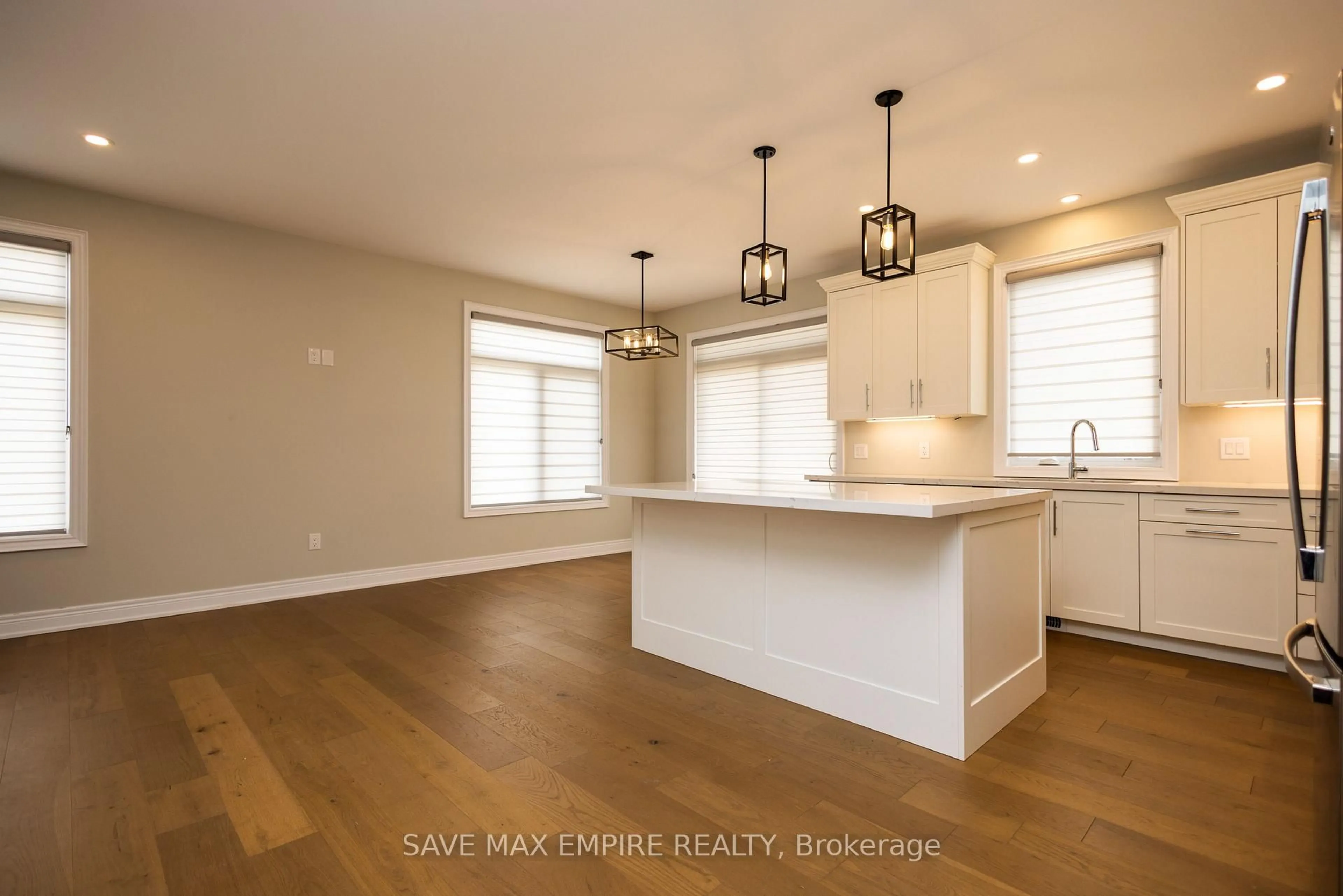 Open concept kitchen, wood/laminate floor for 3580 Canfield Cres, Fort Erie Ontario L0S 1S0