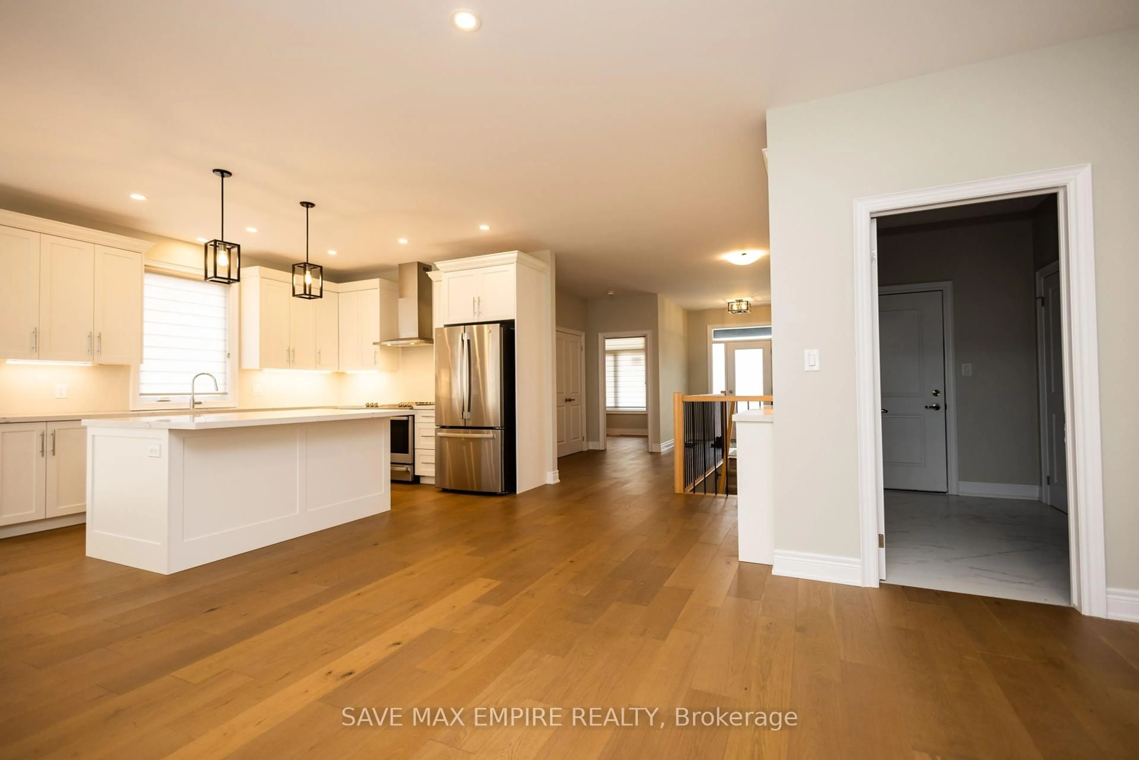 Open concept kitchen, wood/laminate floor for 3580 Canfield Cres, Fort Erie Ontario L0S 1S0