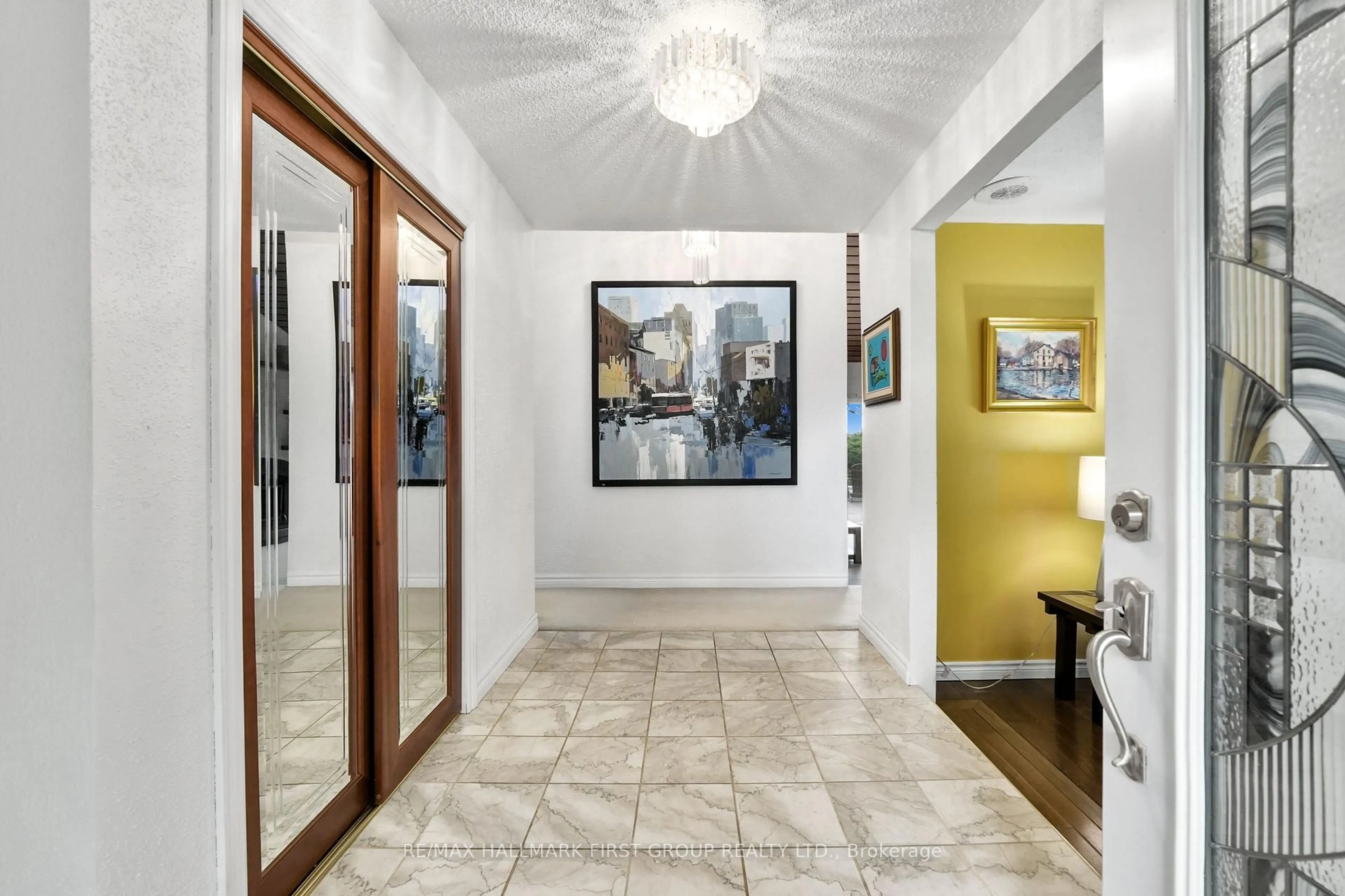 Indoor foyer for 15 Paige Crt, Cobourg Ontario K9A 0W6