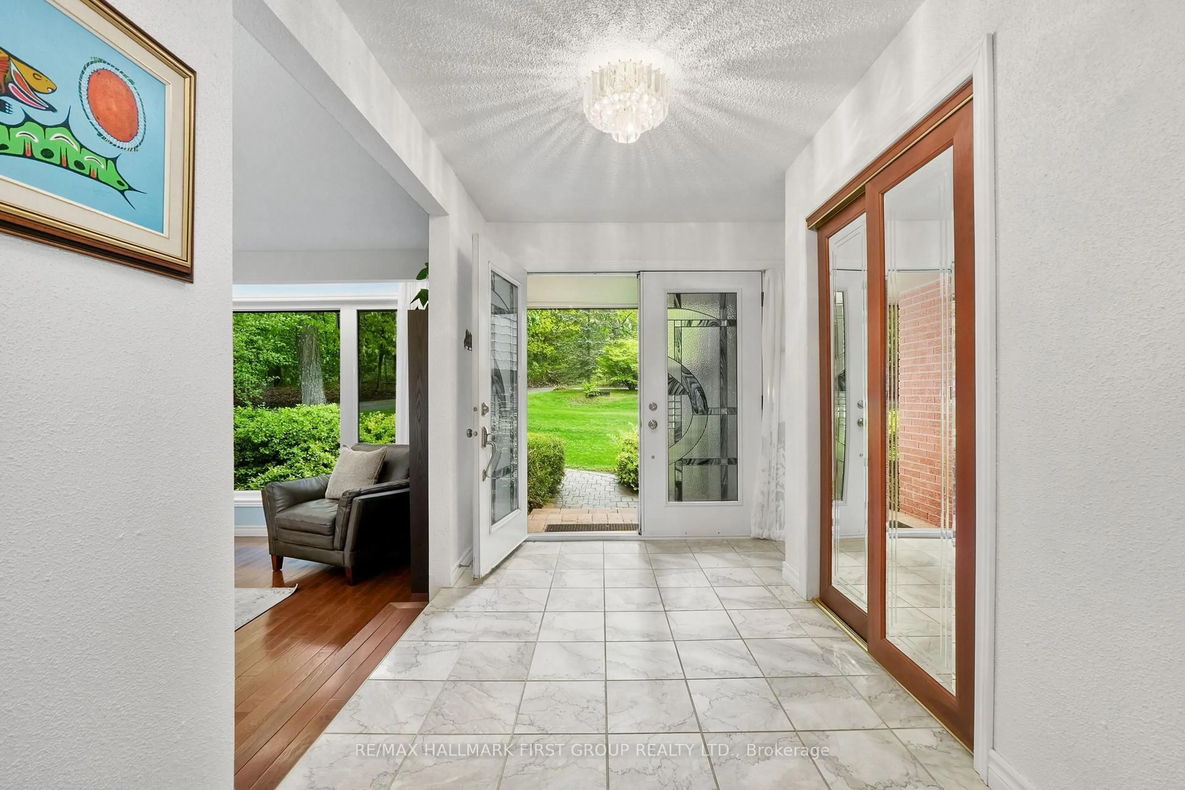 Indoor entryway for 15 Paige Crt, Cobourg Ontario K9A 0W6