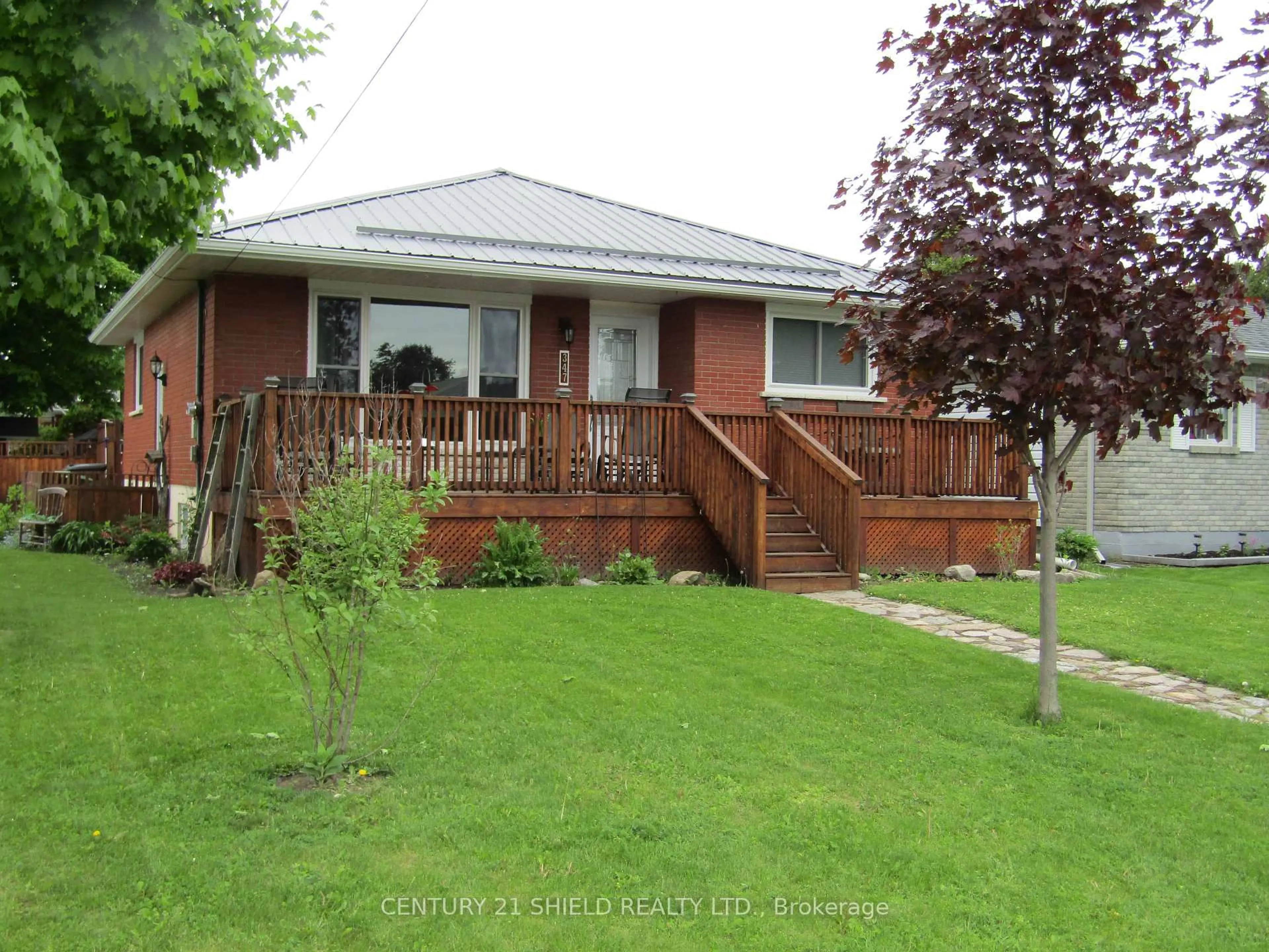 A pic from outside/outdoor area/front of a property/back of a property/a pic from drone, street for 347 Fourteenth St, Cornwall Ontario K6J 3J4