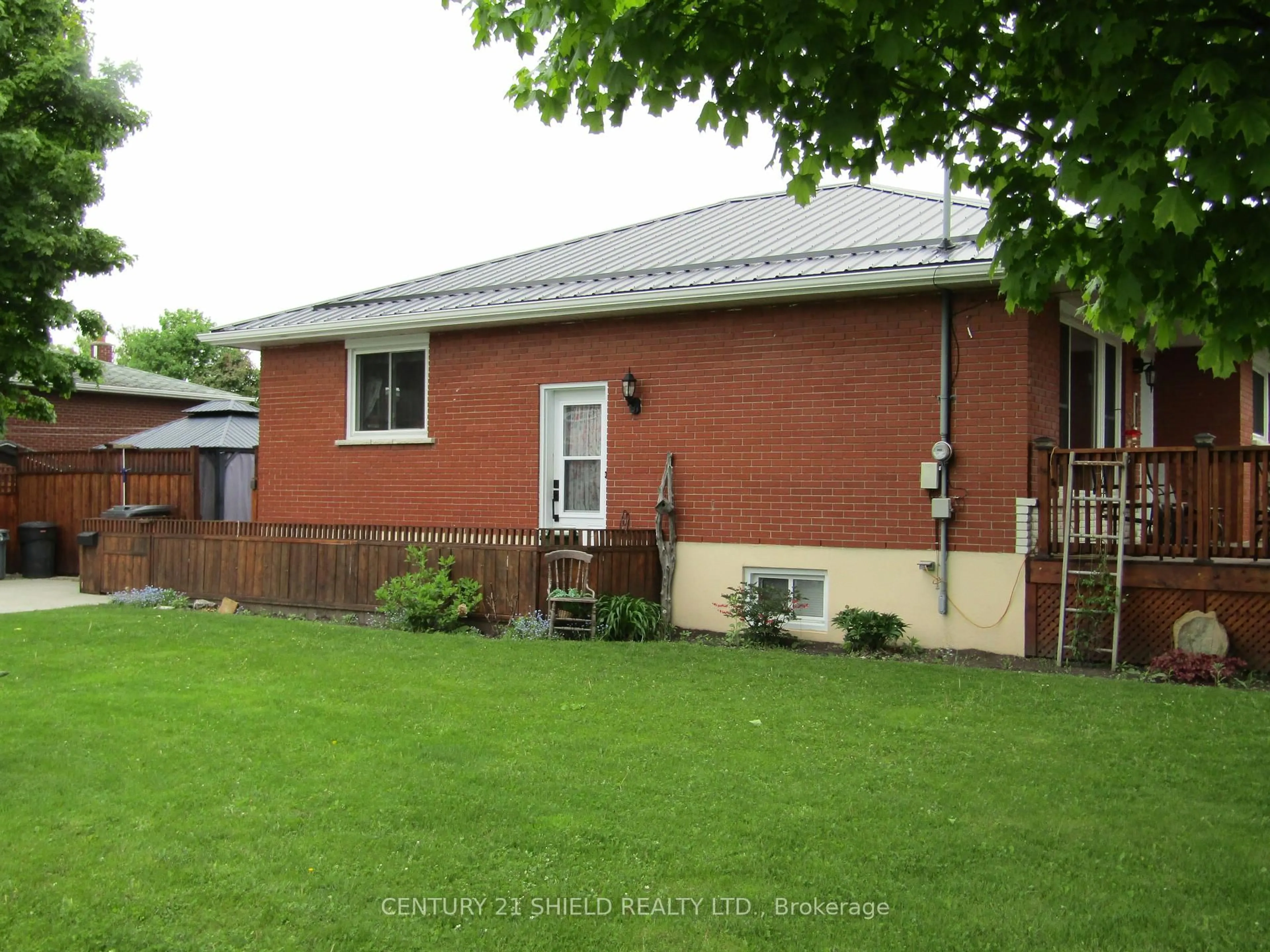 A pic from outside/outdoor area/front of a property/back of a property/a pic from drone, street for 347 Fourteenth St, Cornwall Ontario K6J 3J4