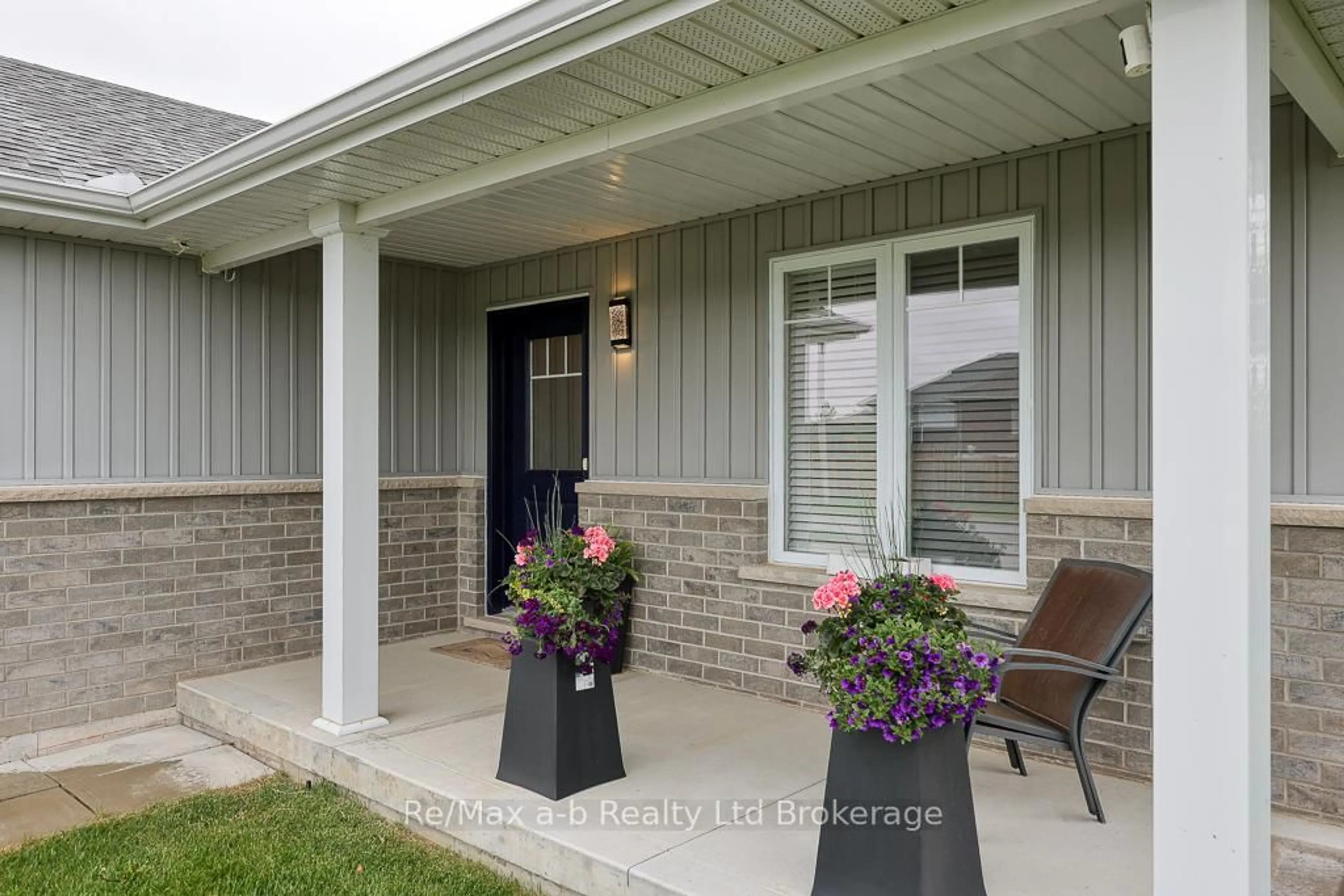Indoor entryway for 60 James St, Zorra Ontario N0J 1J0