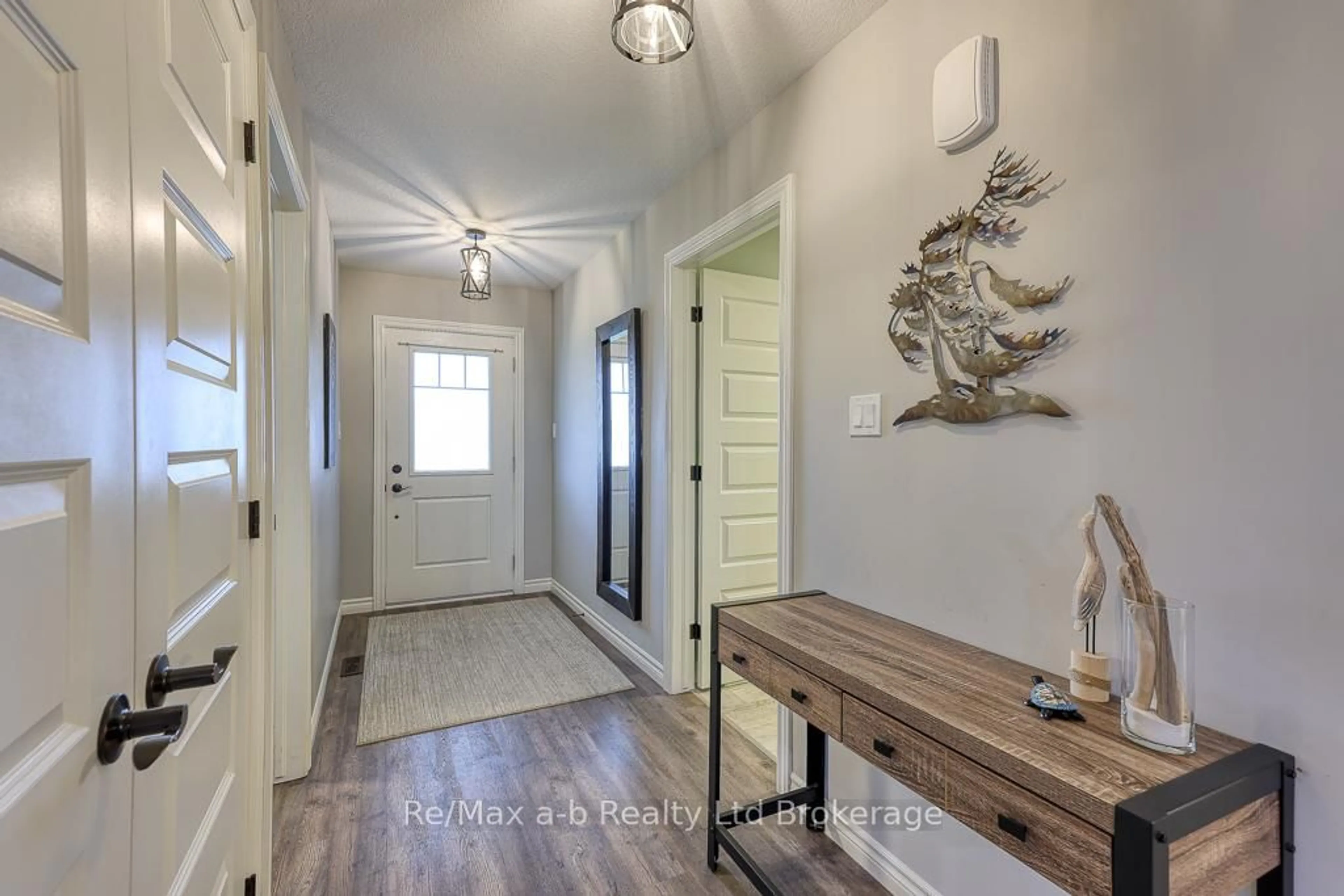 Indoor entryway for 60 James St, Zorra Ontario N0J 1J0