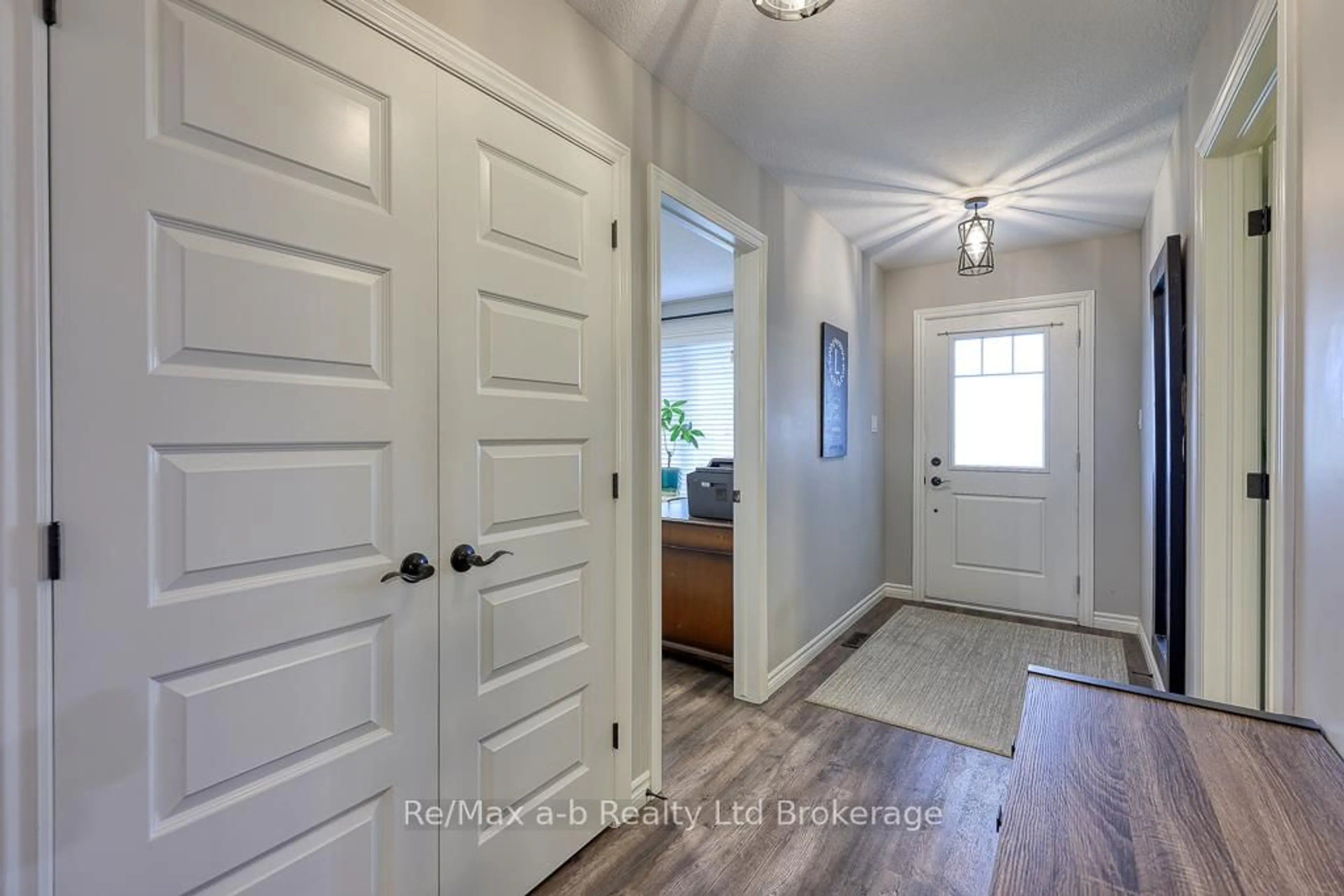 Indoor entryway for 60 James St, Zorra Ontario N0J 1J0