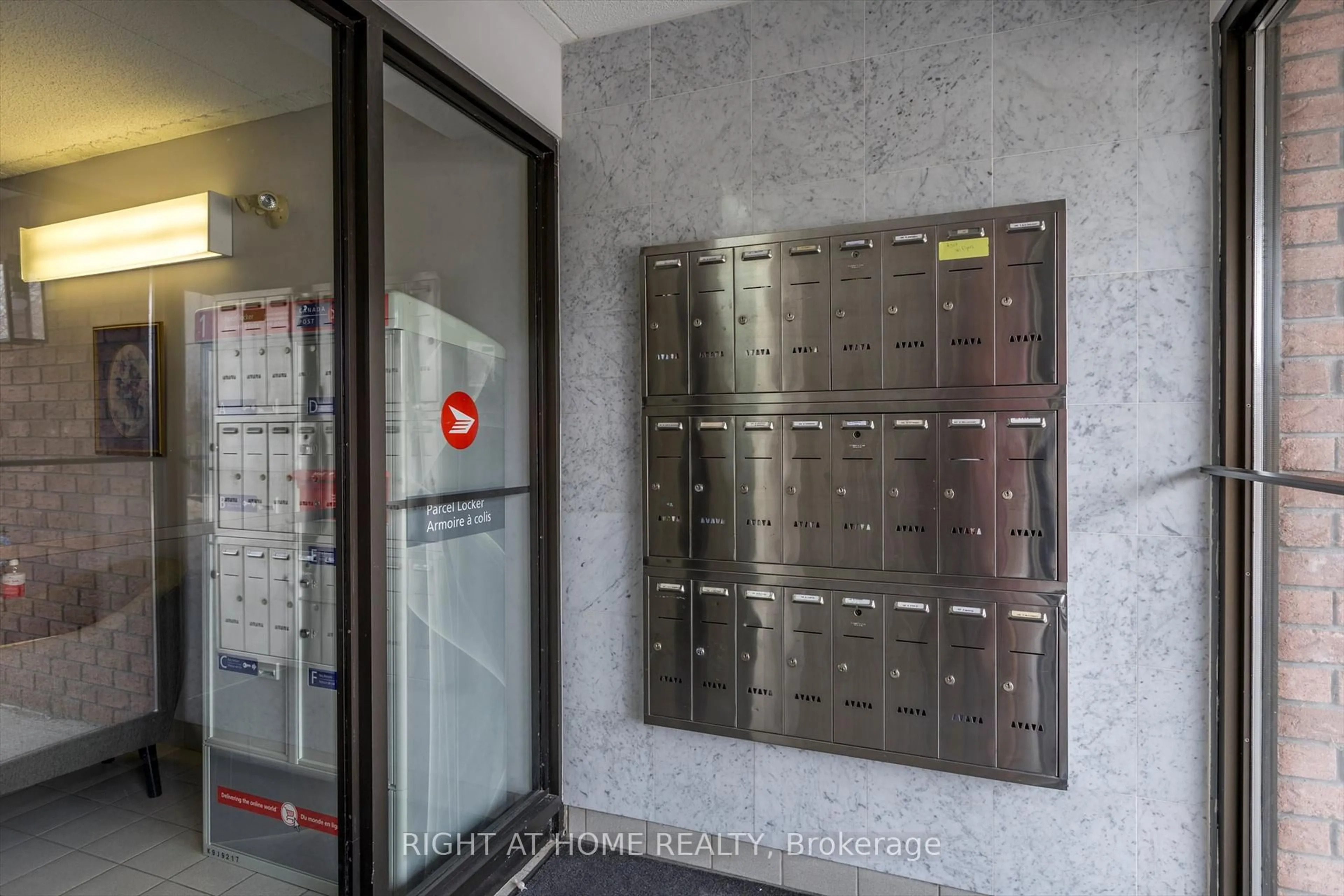 Indoor foyer for 795 Sherbrooke St #208, Peterborough West Ontario K9J 2R2