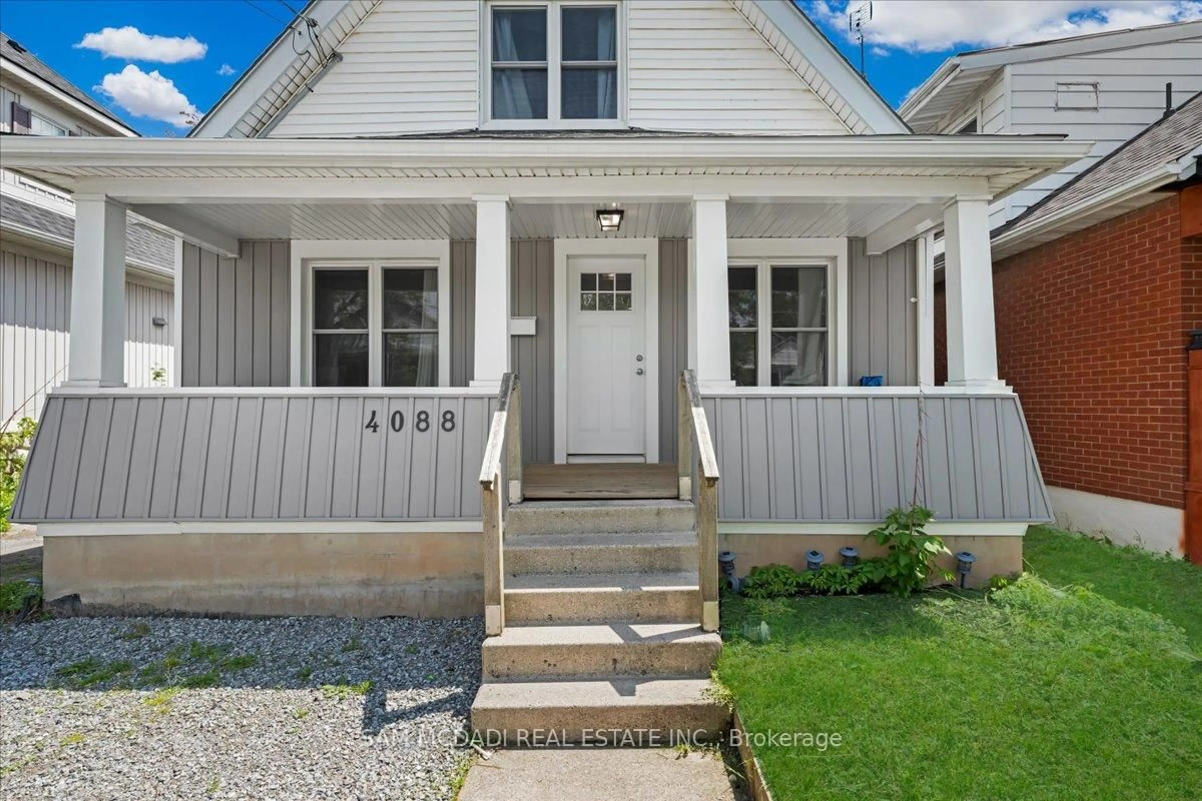 Home with vinyl exterior material, street for 4088 Broughton Ave, Niagara Falls Ontario L2E 3K6