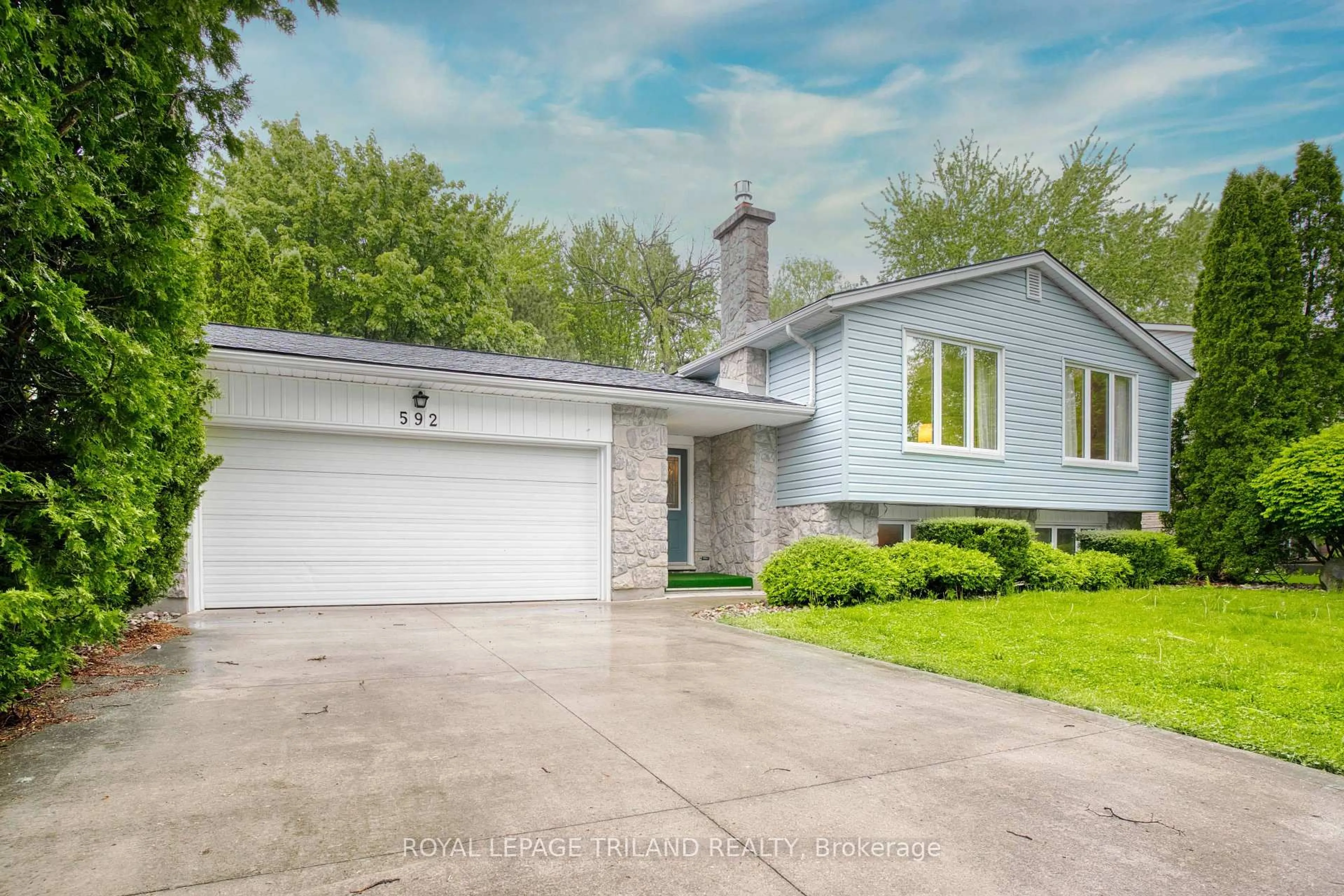 Home with vinyl exterior material, street for 592 Village Green Ave, London South Ontario N6K 1G5