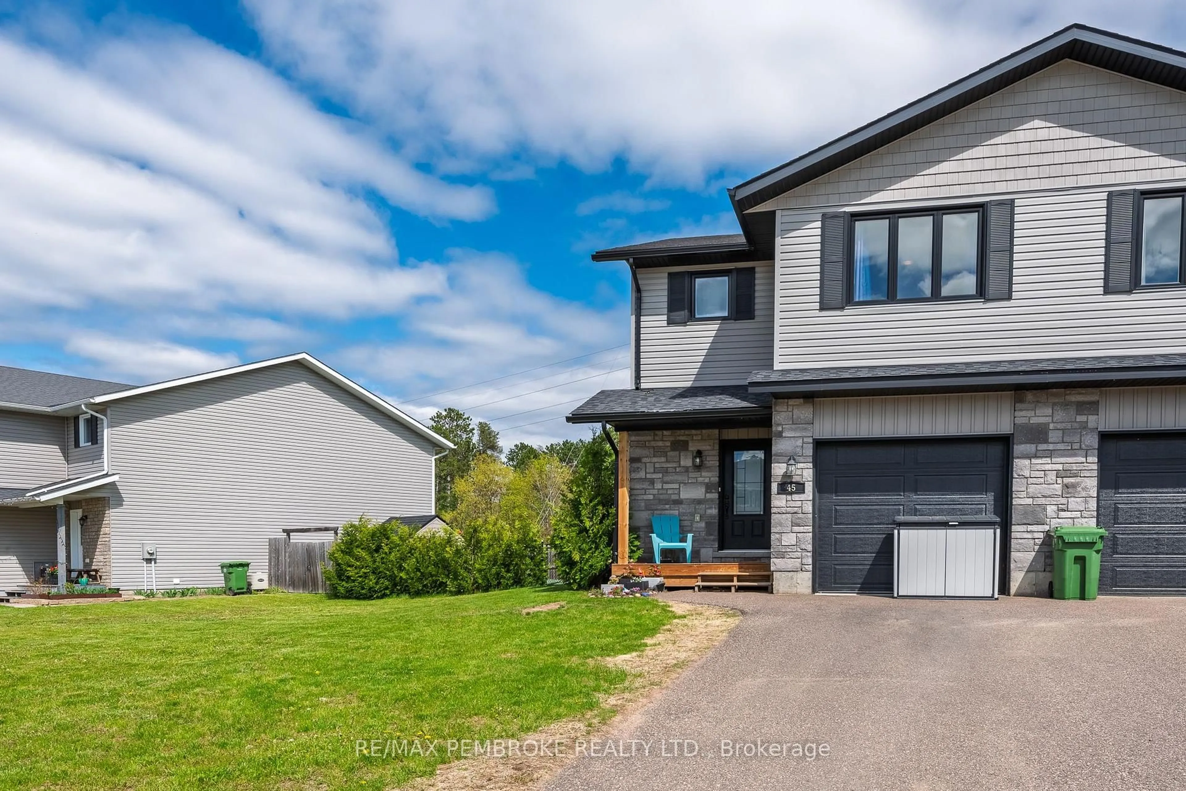 Home with vinyl exterior material, street for 45 WINSTON Ave, Petawawa Ontario K8H 0C1