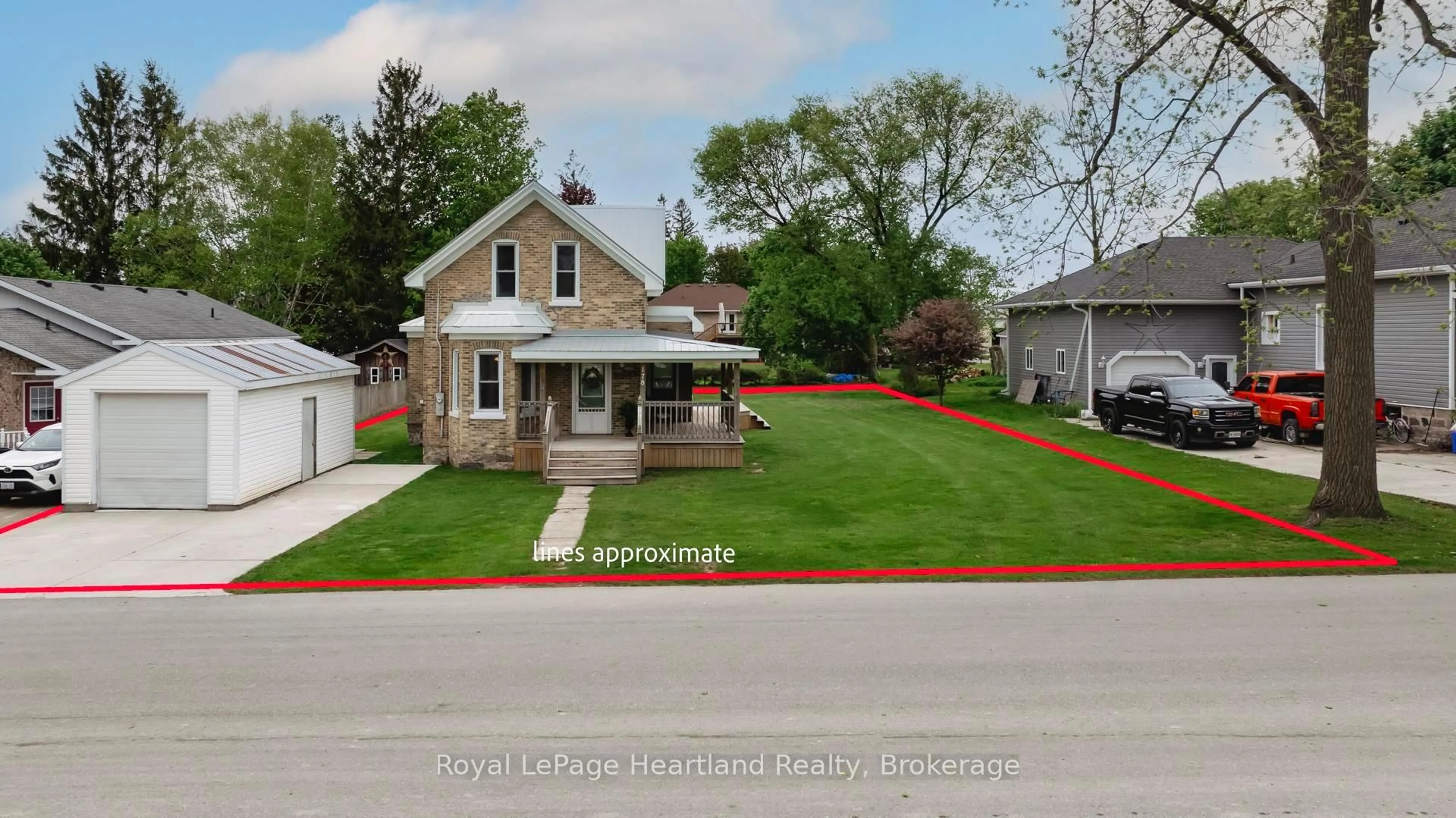 A pic from outside/outdoor area/front of a property/back of a property/a pic from drone, street for 178 Wellington St, North Huron Ontario N0M 1H0