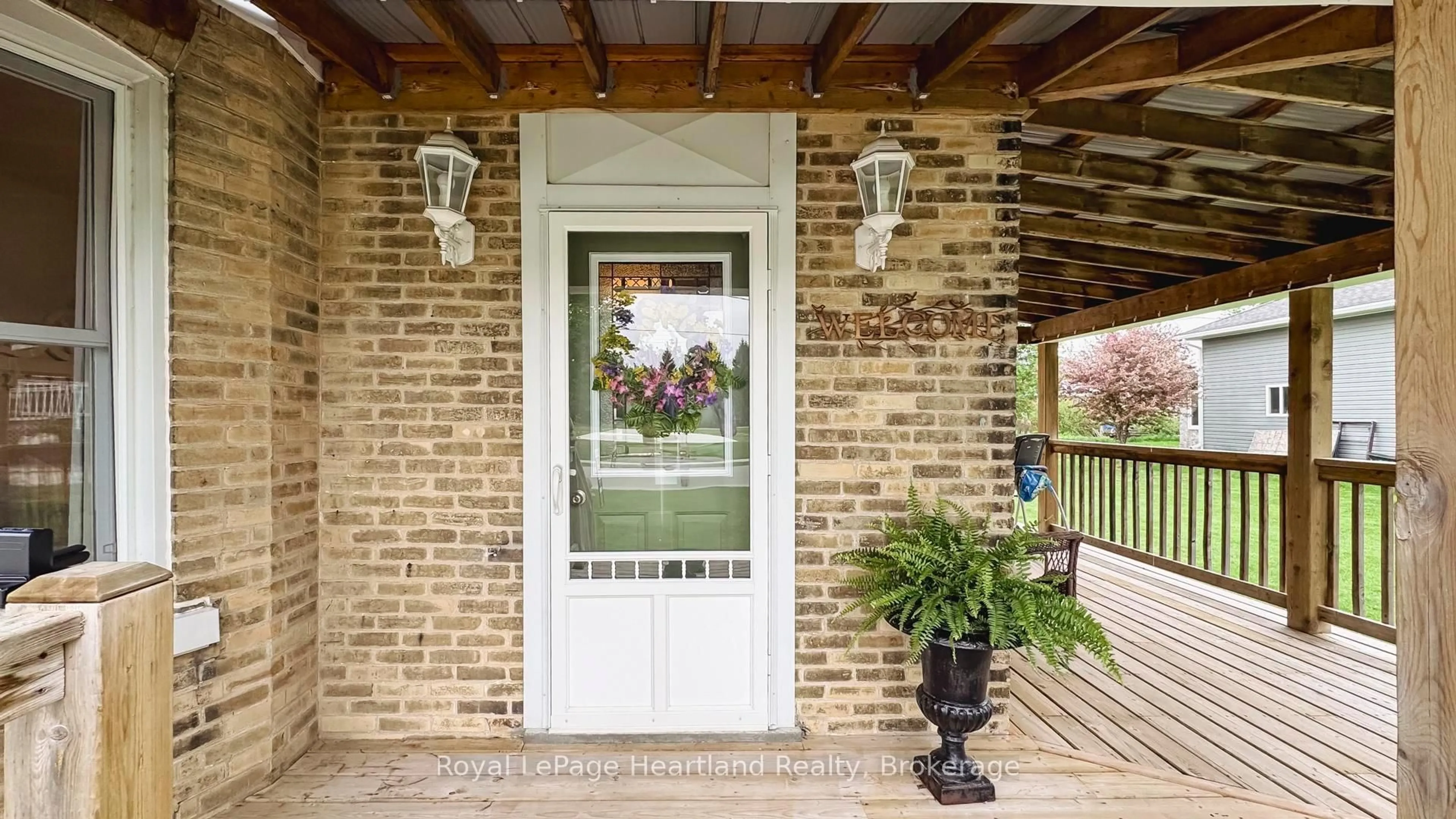 Indoor entryway for 178 Wellington St, North Huron Ontario N0M 1H0