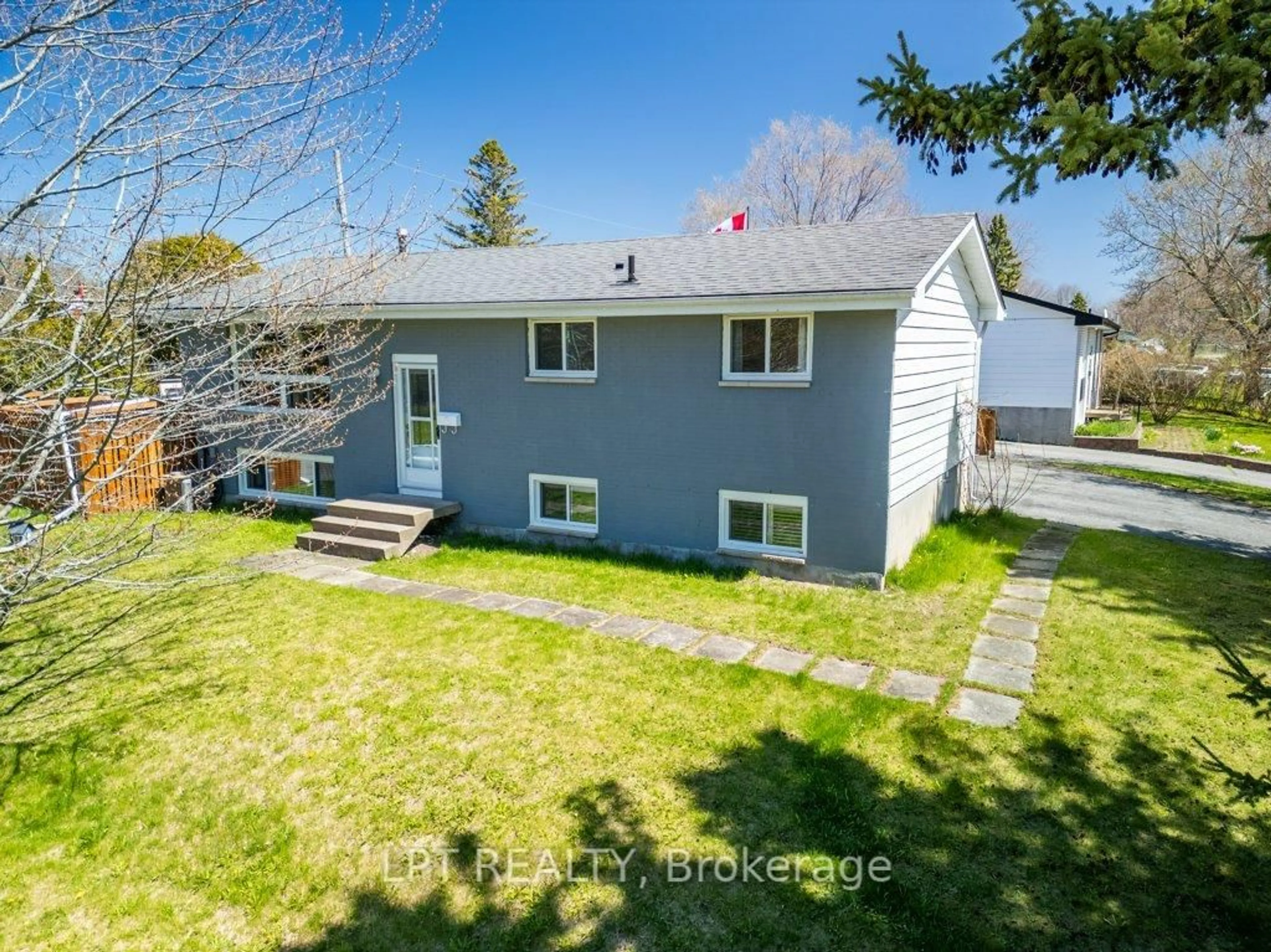 A pic from outside/outdoor area/front of a property/back of a property/a pic from drone, street for 3 Deerfield St, Loyalist Ontario K7N 1P5