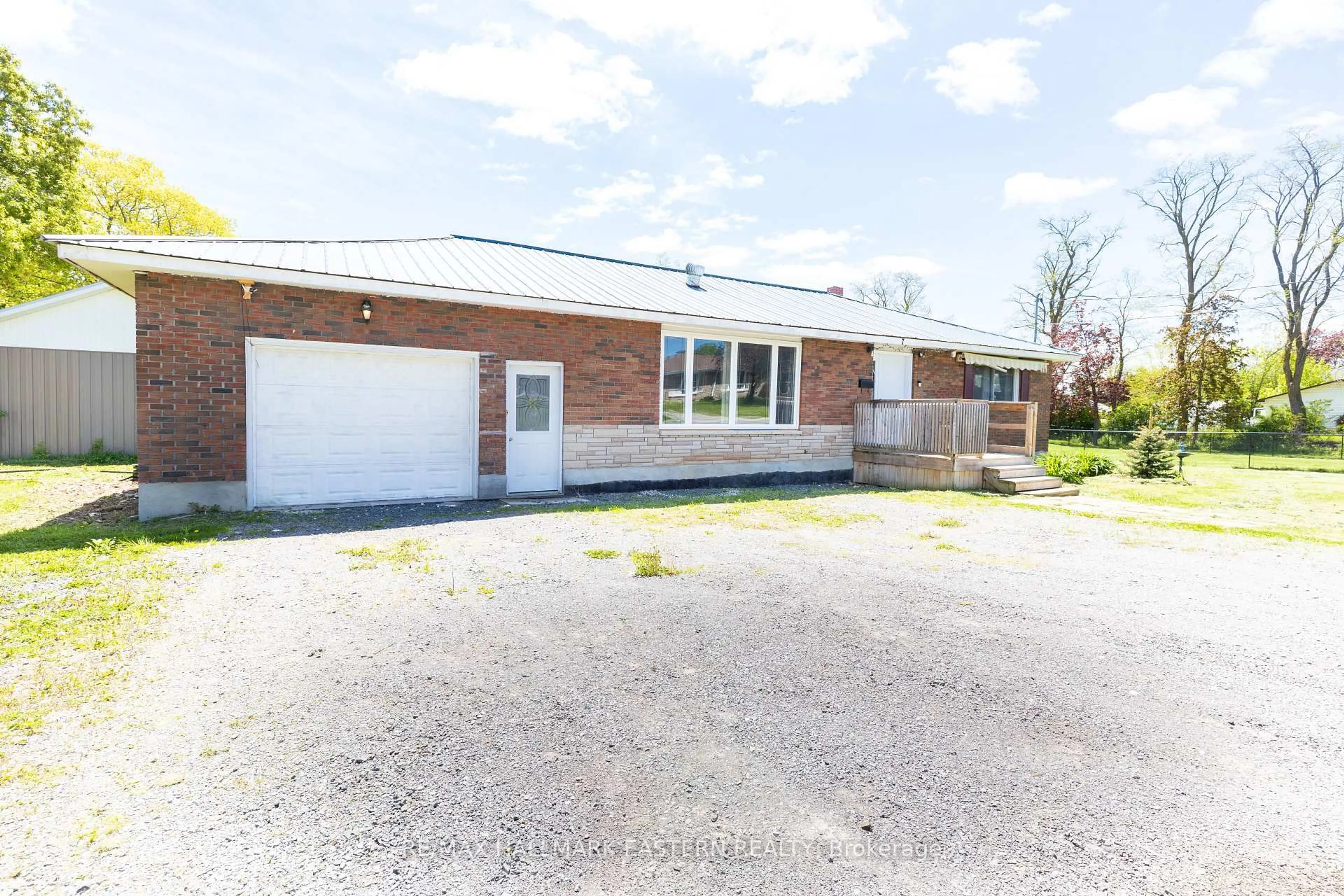 A pic from outside/outdoor area/front of a property/back of a property/a pic from drone, street for 7 Crawford Dr, Limoges Ontario K0K 2M0