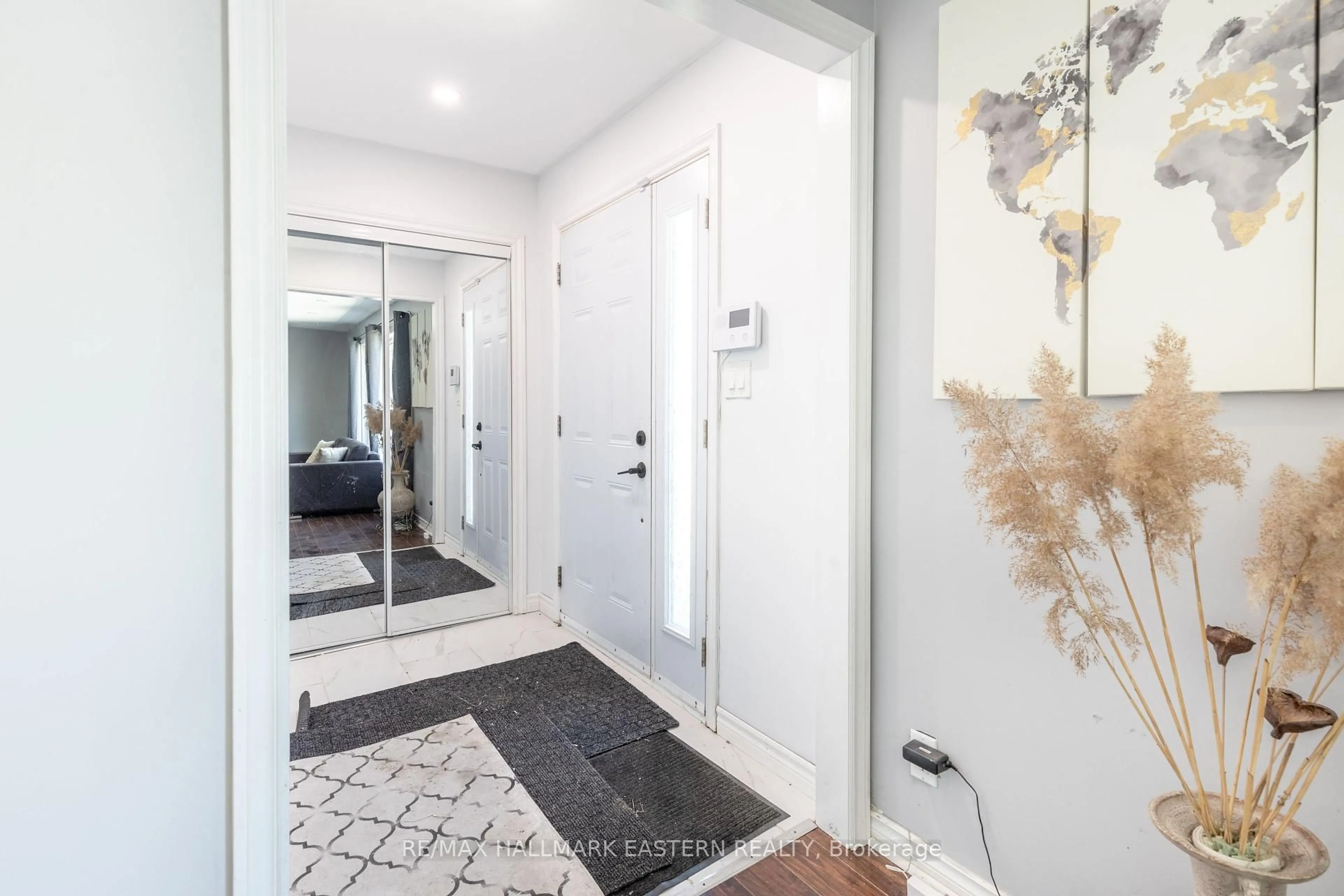 Indoor entryway for 7 Crawford Dr, Limoges Ontario K0K 2M0