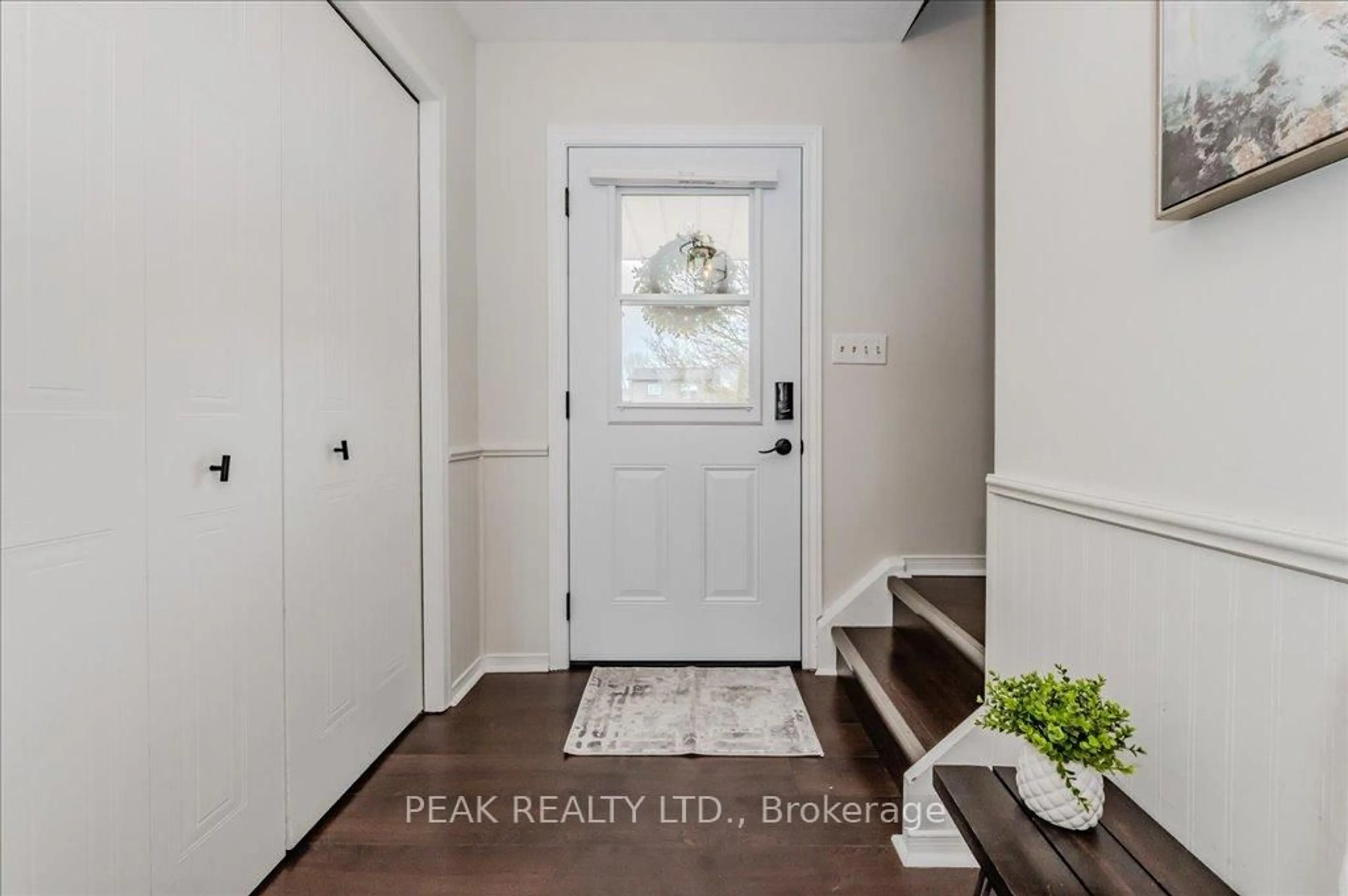 Indoor entryway for 837 Edgar St, North Perth Ontario N4W 3R3