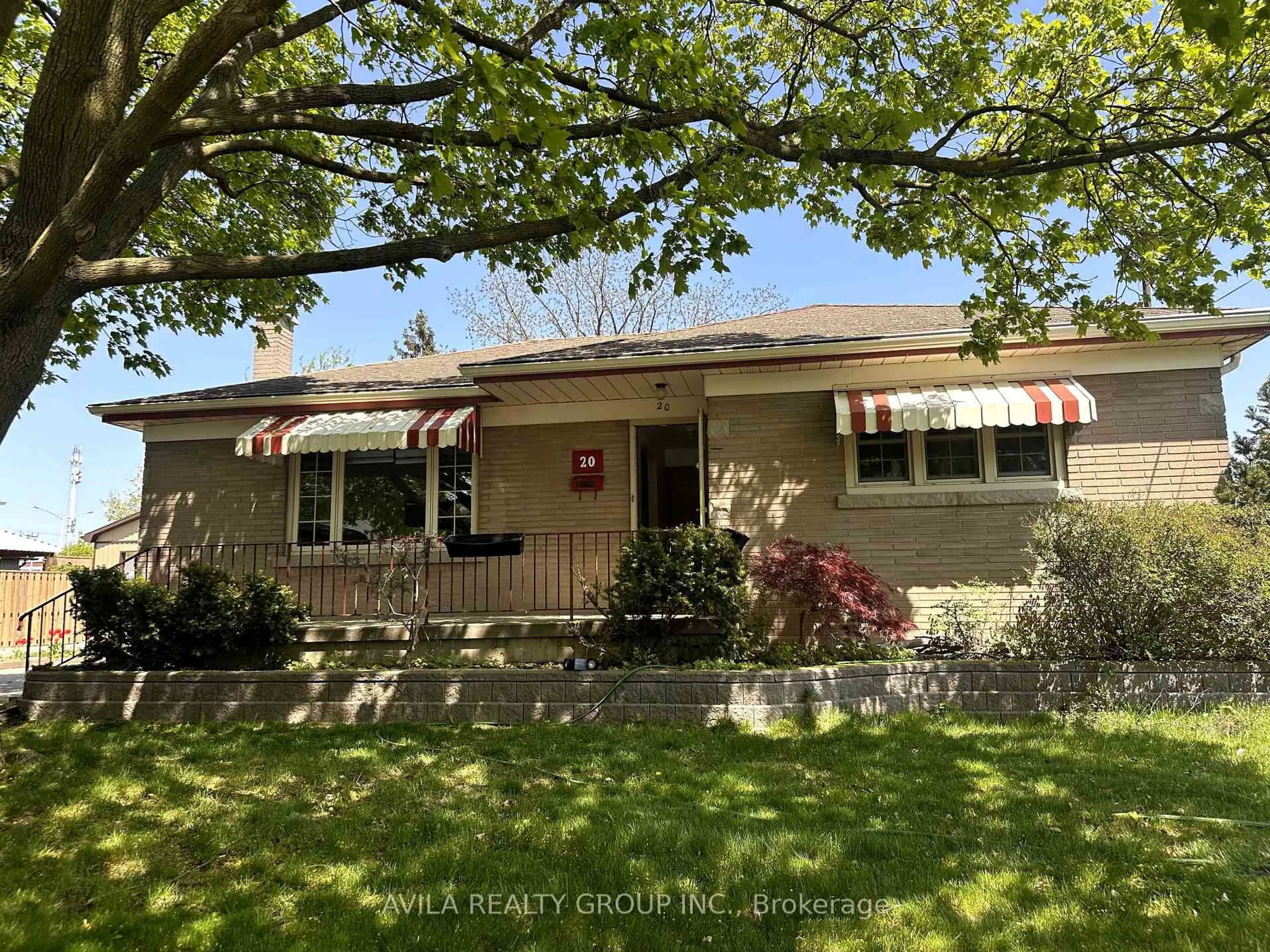 Home with vinyl exterior material, street for 20 Horner St, Brant Ontario N3R 2C4