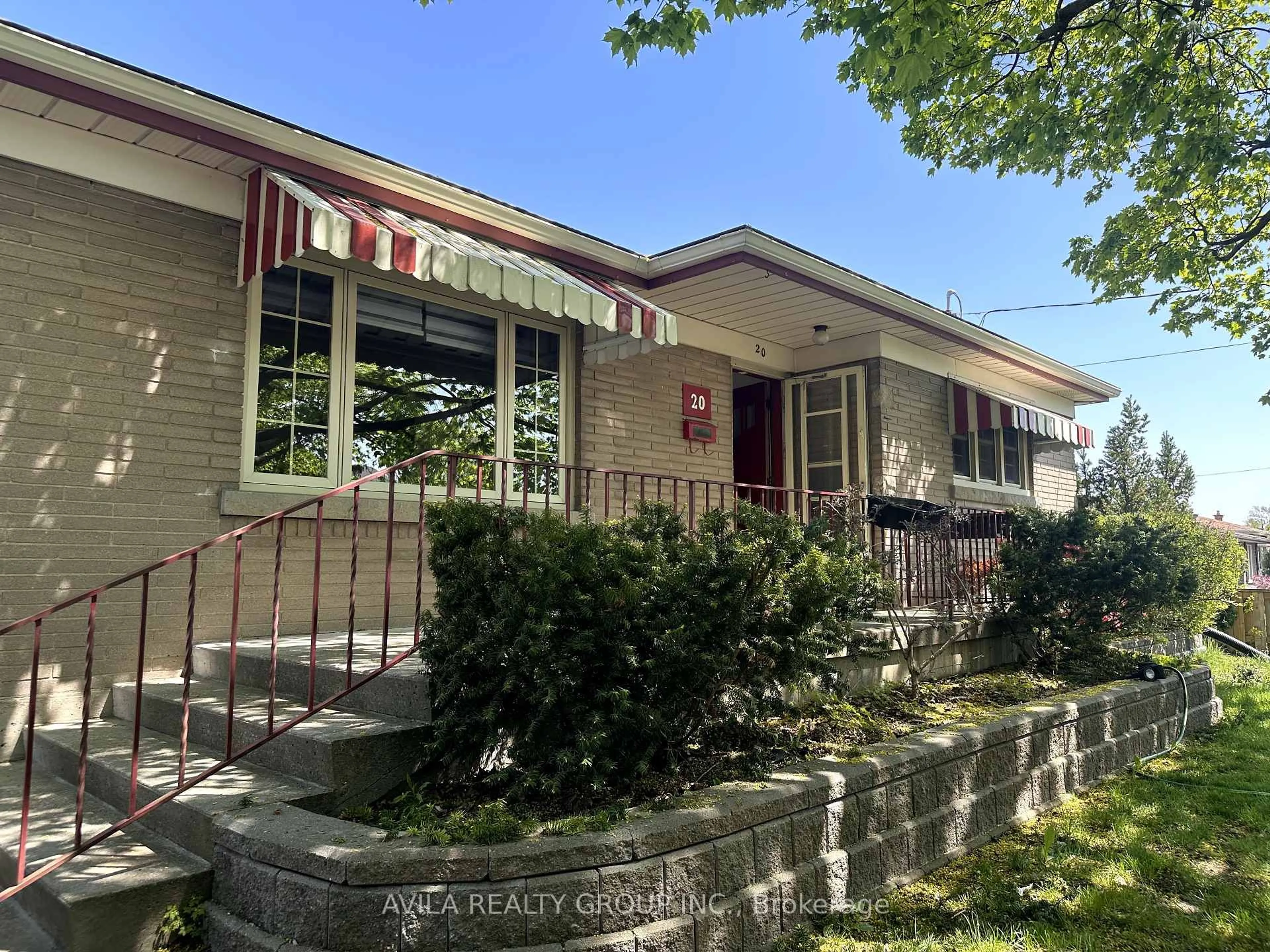 Home with vinyl exterior material, street for 20 Horner St, Brant Ontario N3R 2C4