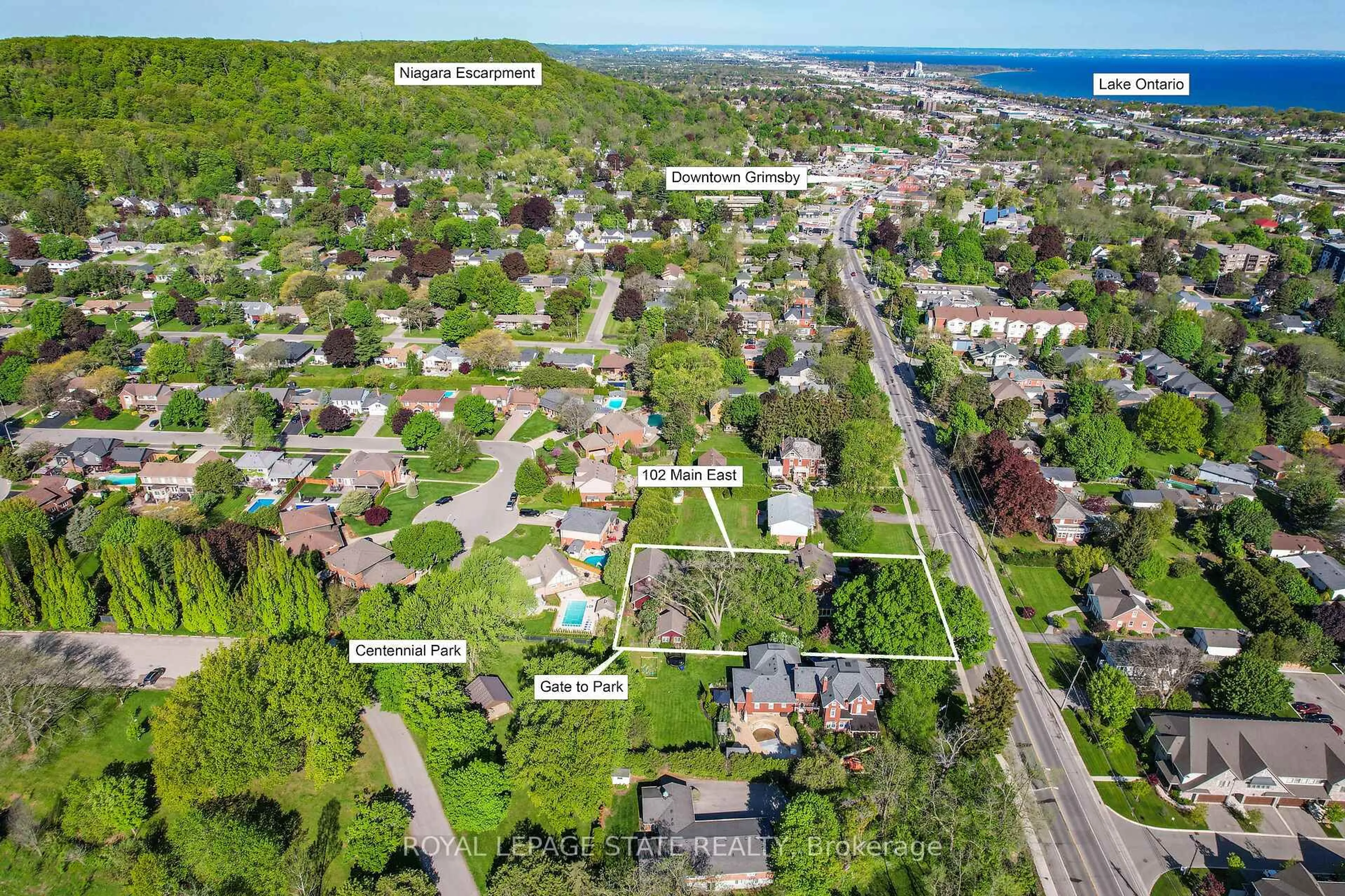 A pic from outside/outdoor area/front of a property/back of a property/a pic from drone, street for 102 Main St, Grimsby Ontario L3M 1N8