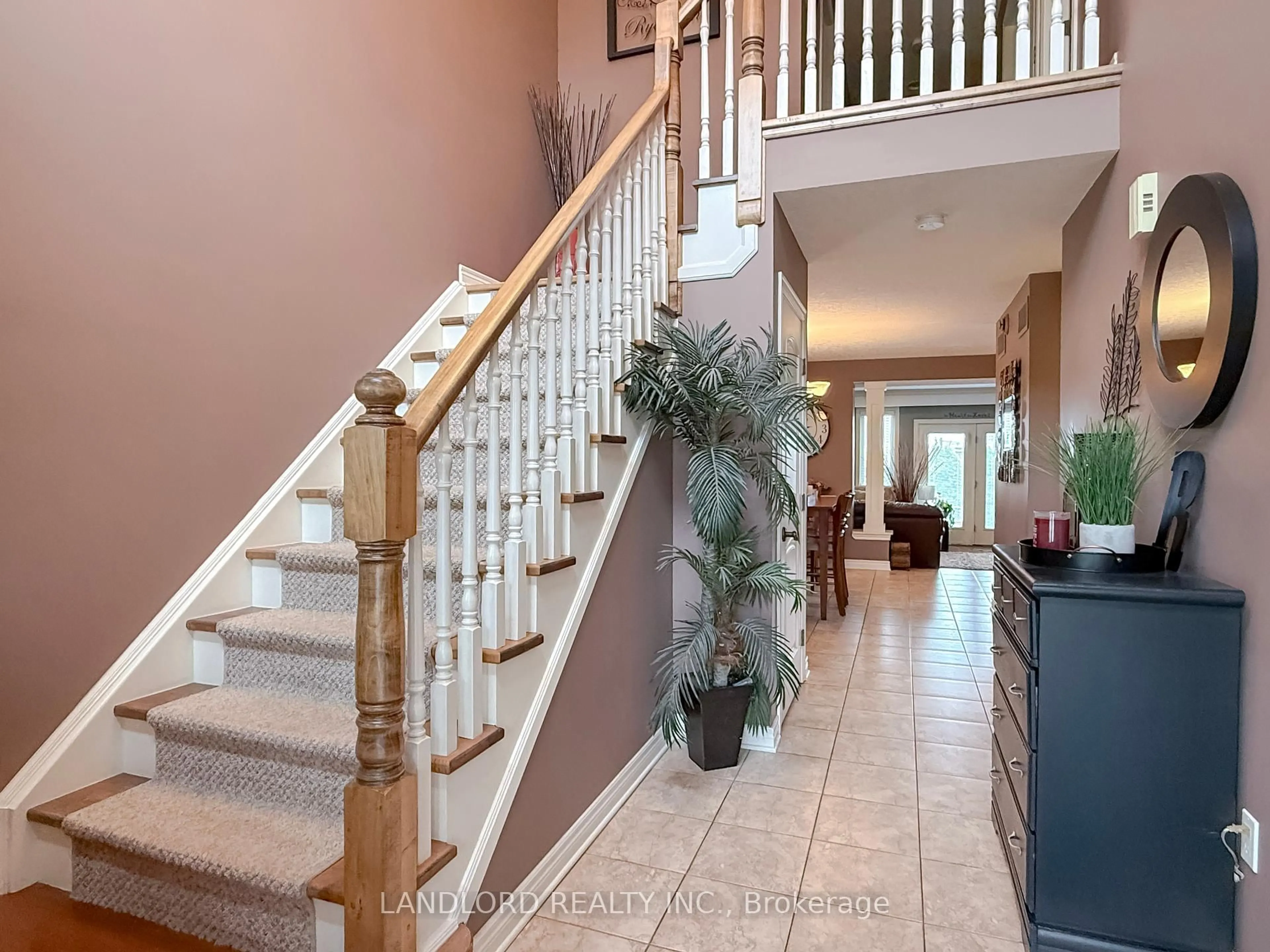 Indoor entryway for 115 Hagerman Cres, St. Thomas Ontario N5R 6L9