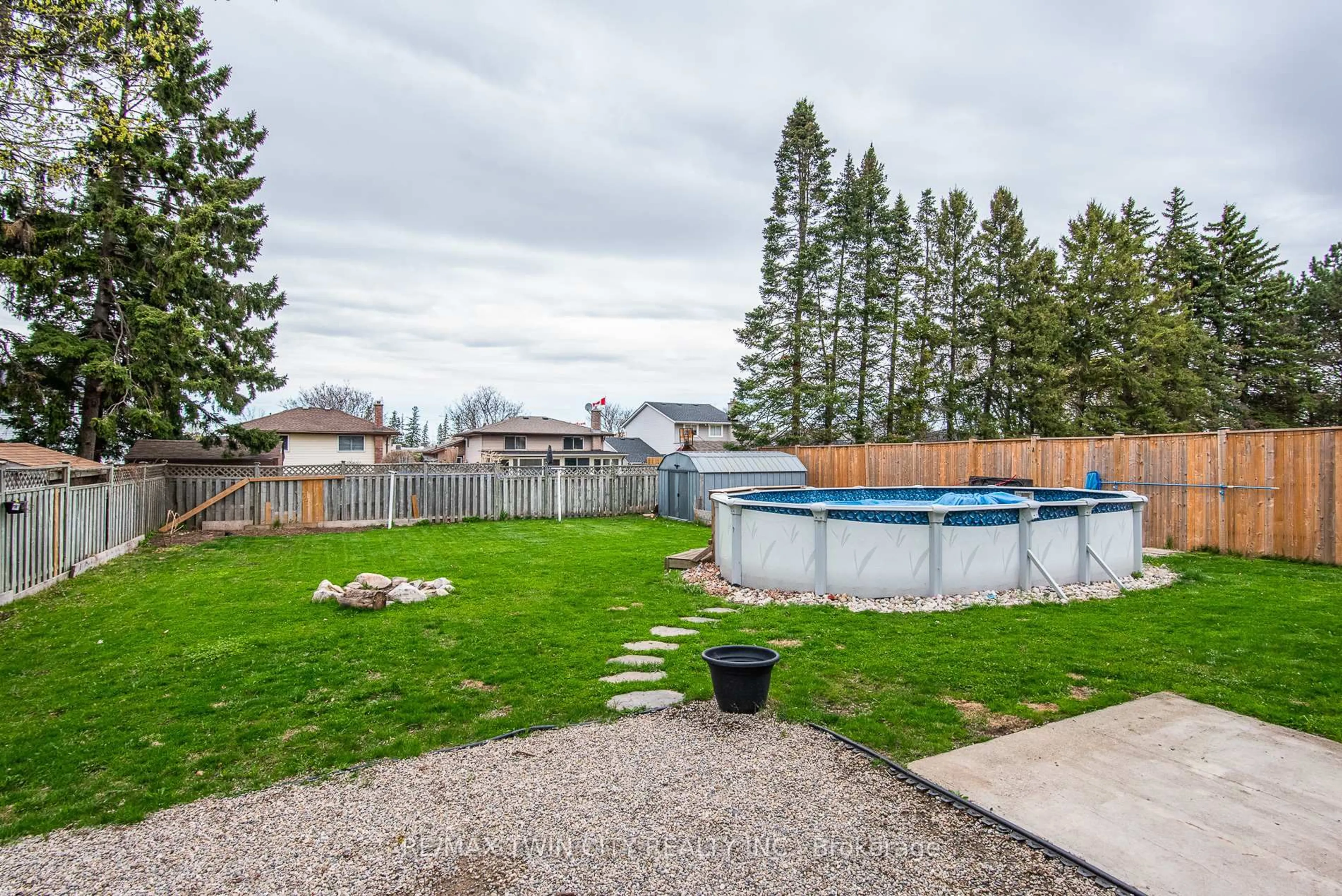 Pool for 12 Sunrise Dr, Kitchener Ontario N2B 3B4