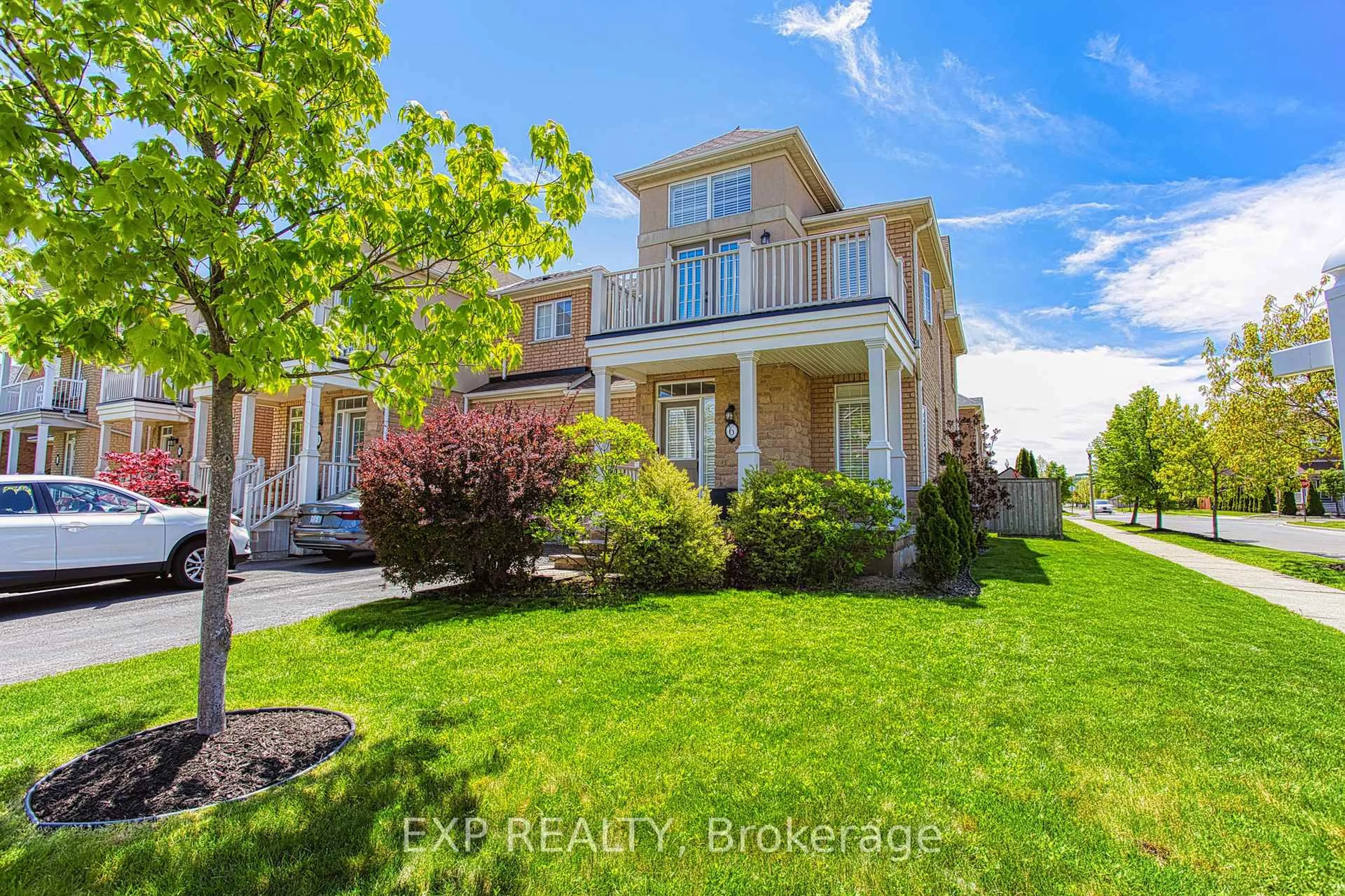 A pic from outside/outdoor area/front of a property/back of a property/a pic from drone, street for 6 Greenstem Cres, Hamilton Ontario L8E 6G1