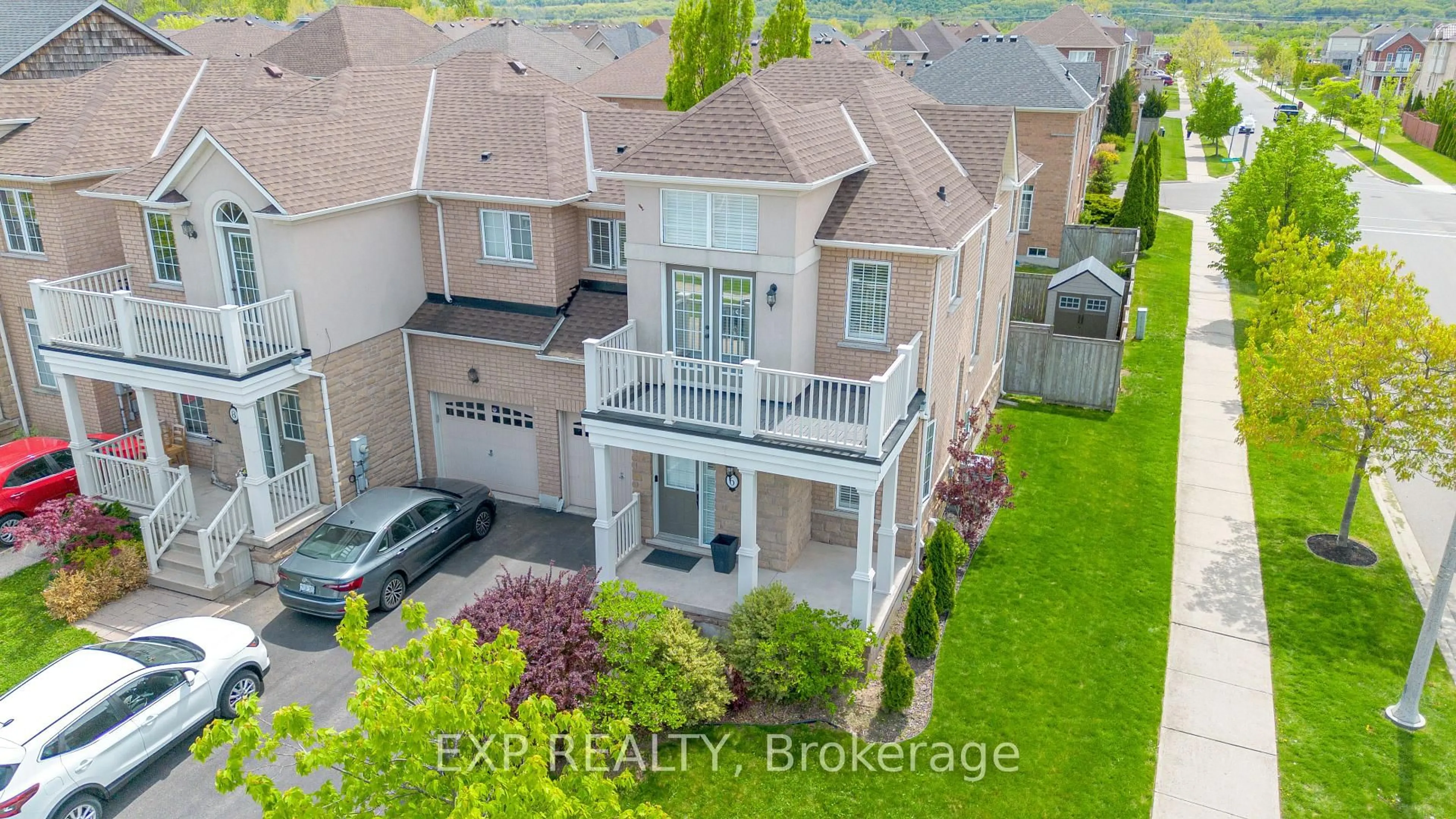 A pic from outside/outdoor area/front of a property/back of a property/a pic from drone, street for 6 Greenstem Cres, Hamilton Ontario L8E 6G1