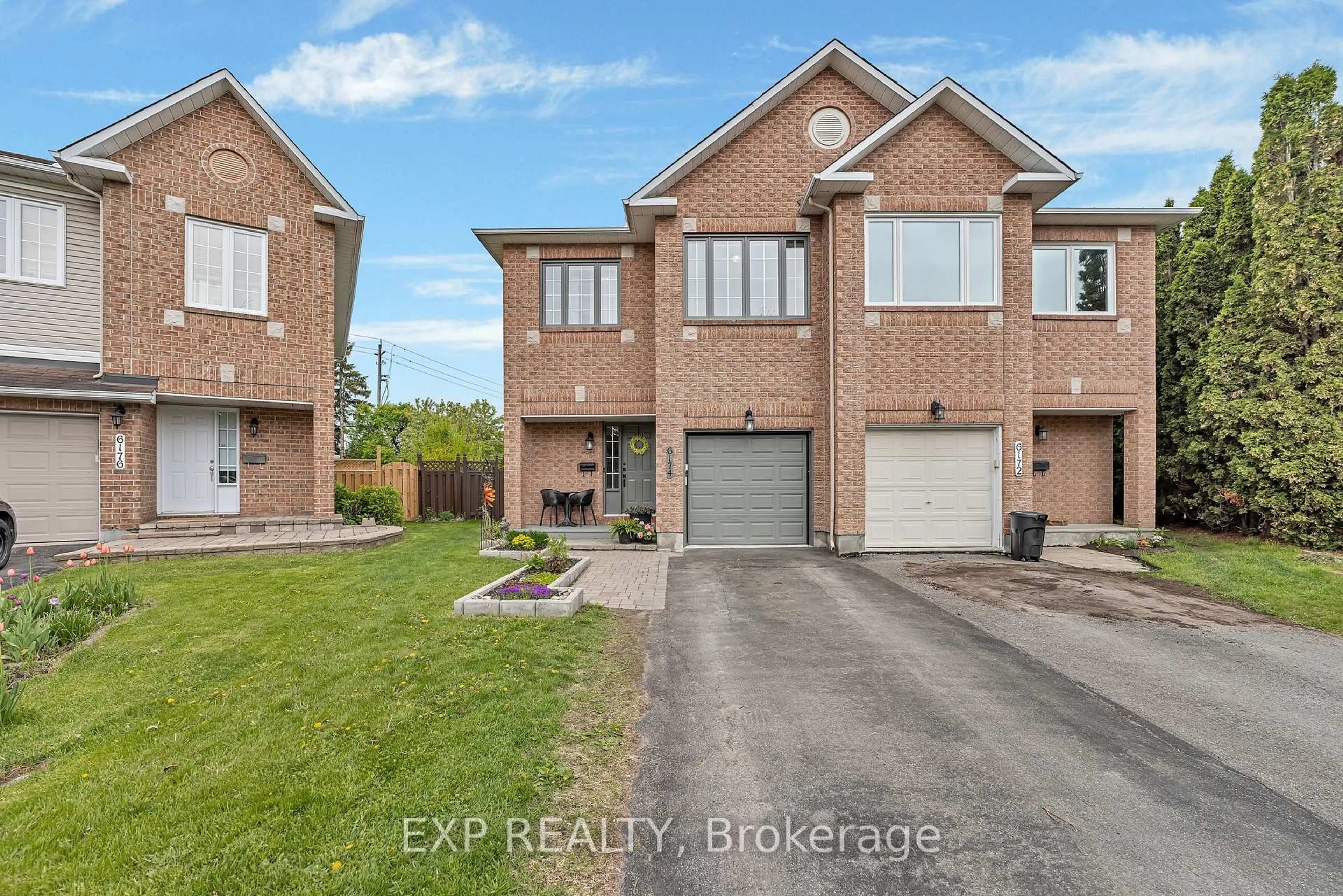 A pic from outside/outdoor area/front of a property/back of a property/a pic from drone, street for 6174 Arbourwood Dr, Orleans Ontario K1C 7L5