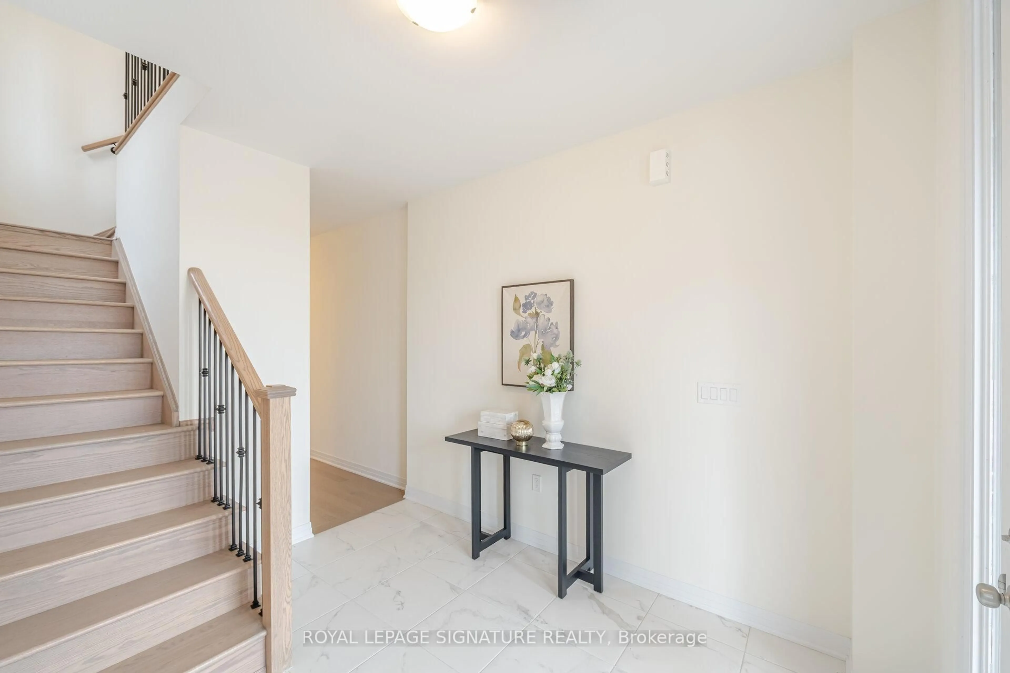 Indoor entryway for 23 Player Dr, Erin Ontario N0B 1T0