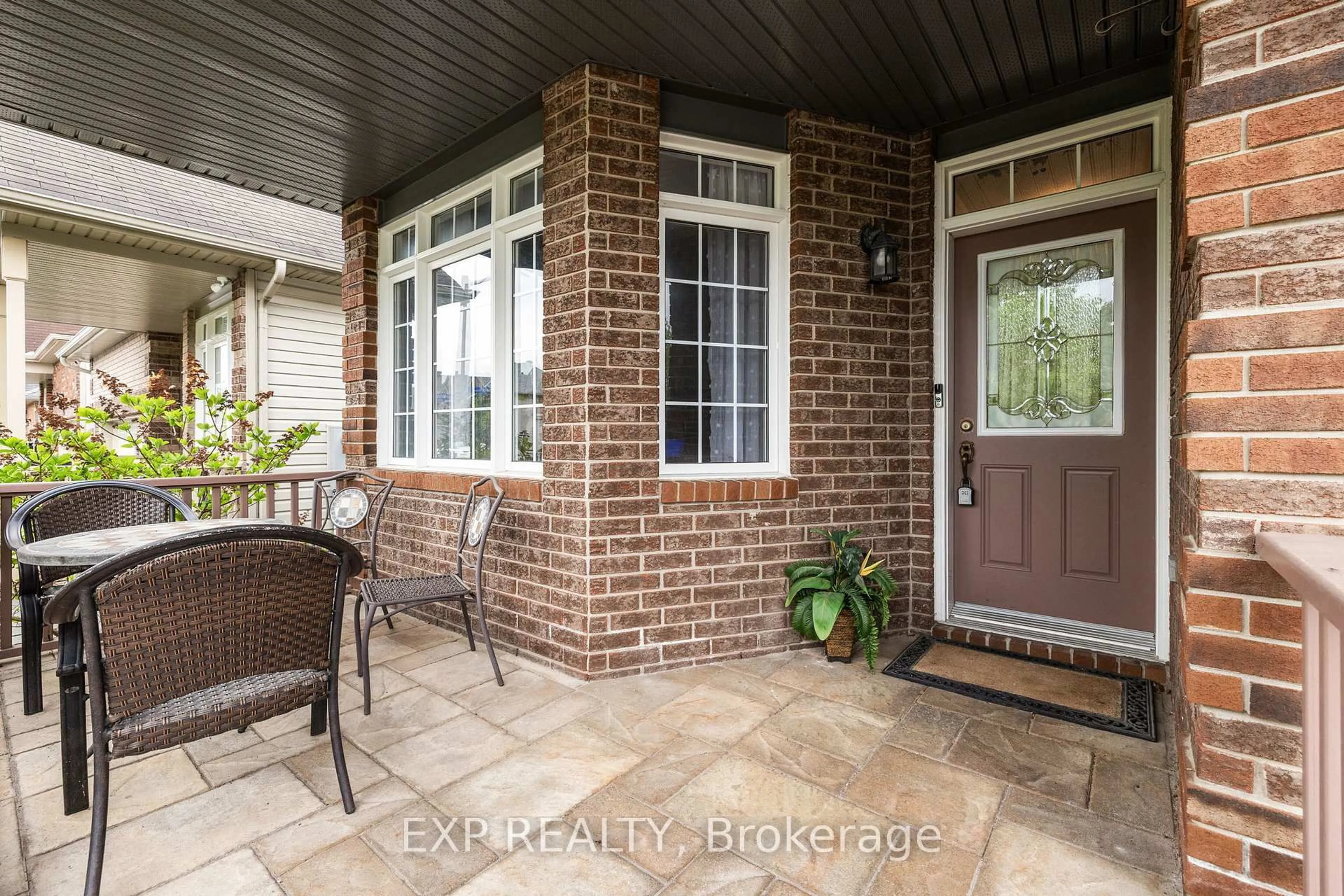 Indoor entryway for 336 Wisteria Cres, Ottawa Ontario K1V 0N5