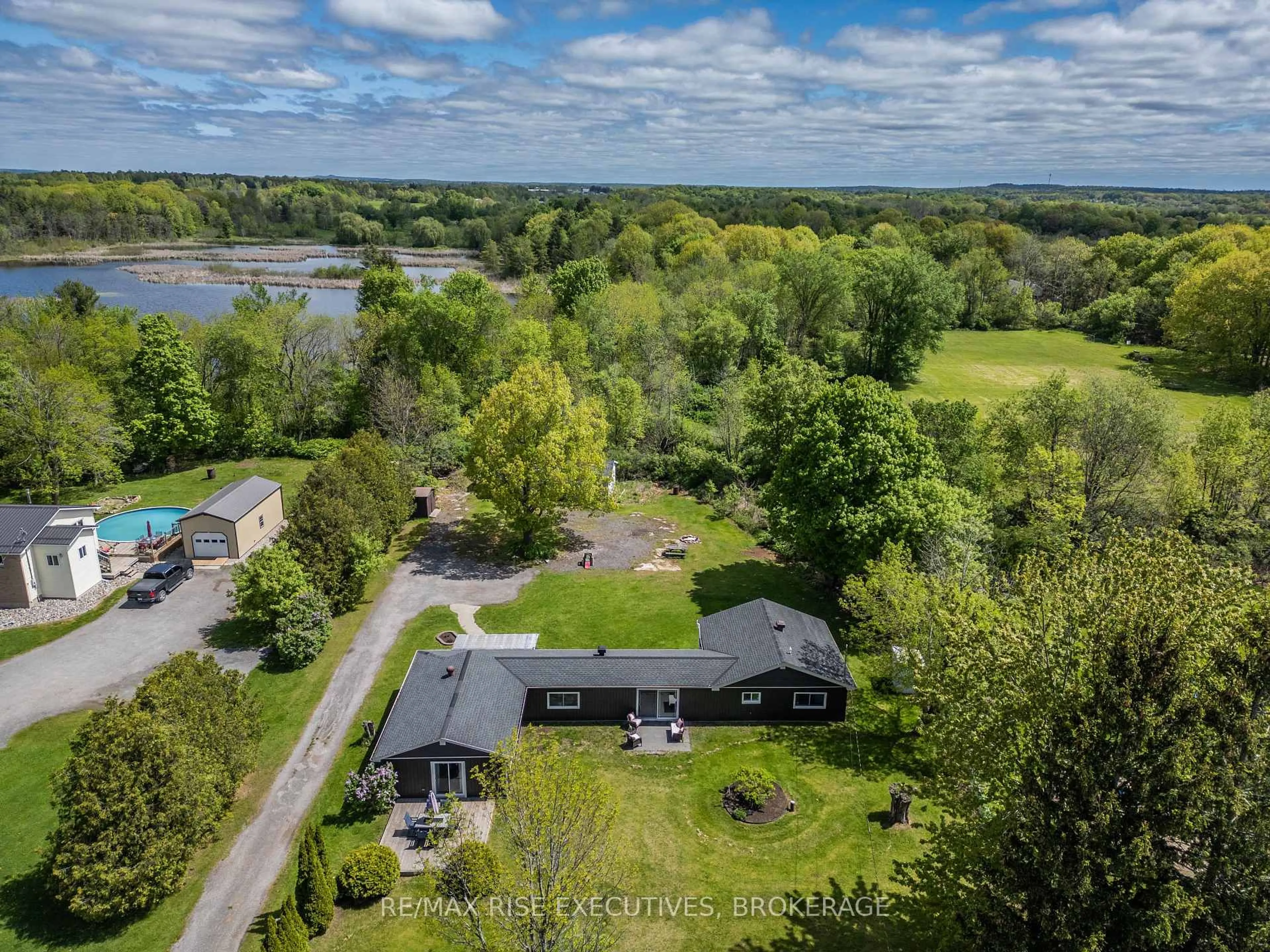 A pic from outside/outdoor area/front of a property/back of a property/a pic from drone, water/lake/river/ocean view for 2914 HISCOCKS Rd, Front of Leeds & Seeleys Bay Ontario K7G 2V4