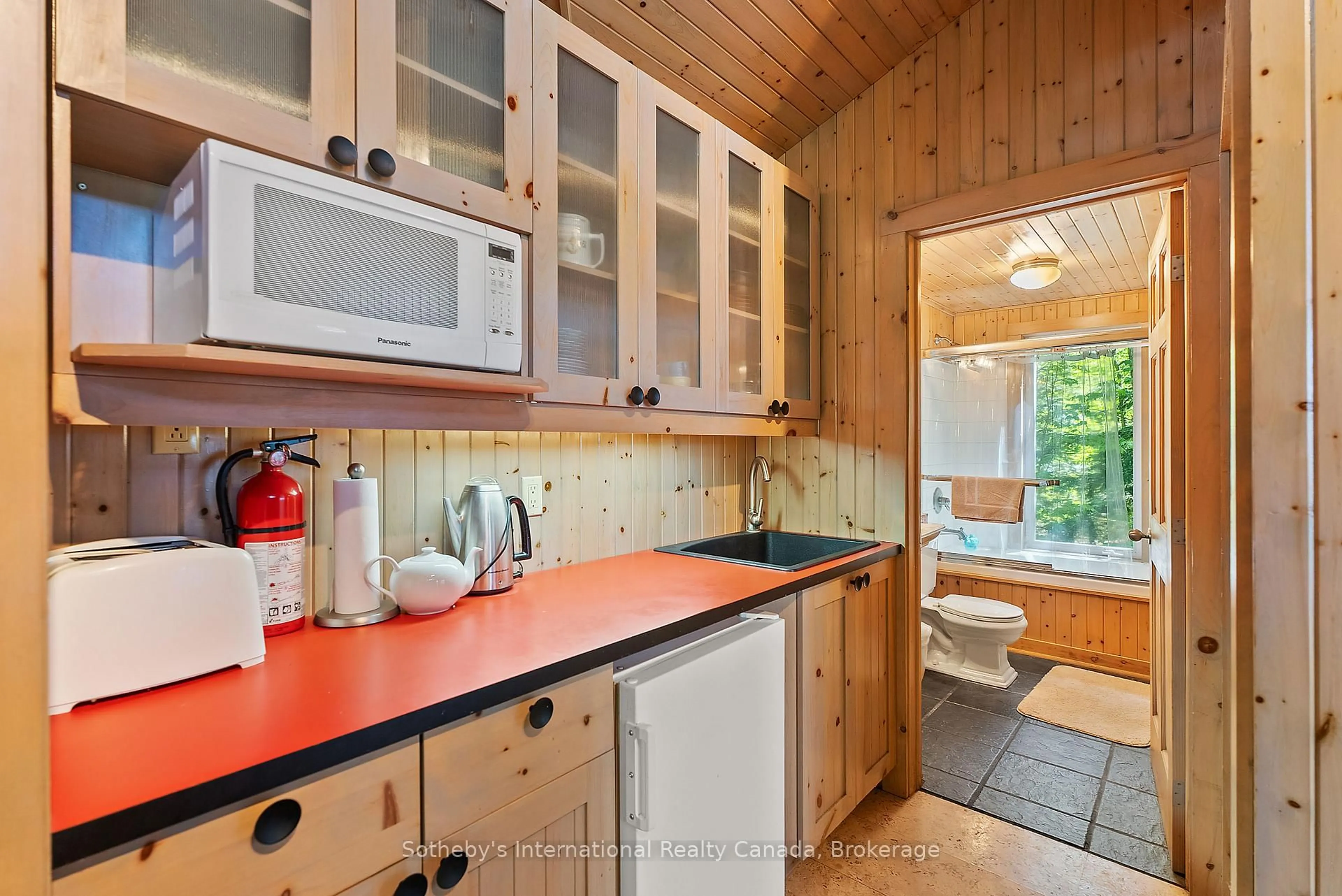 Standard kitchen, unknown for 1 Shaw Island N/A, Muskoka Lakes Ontario P0G 1G0