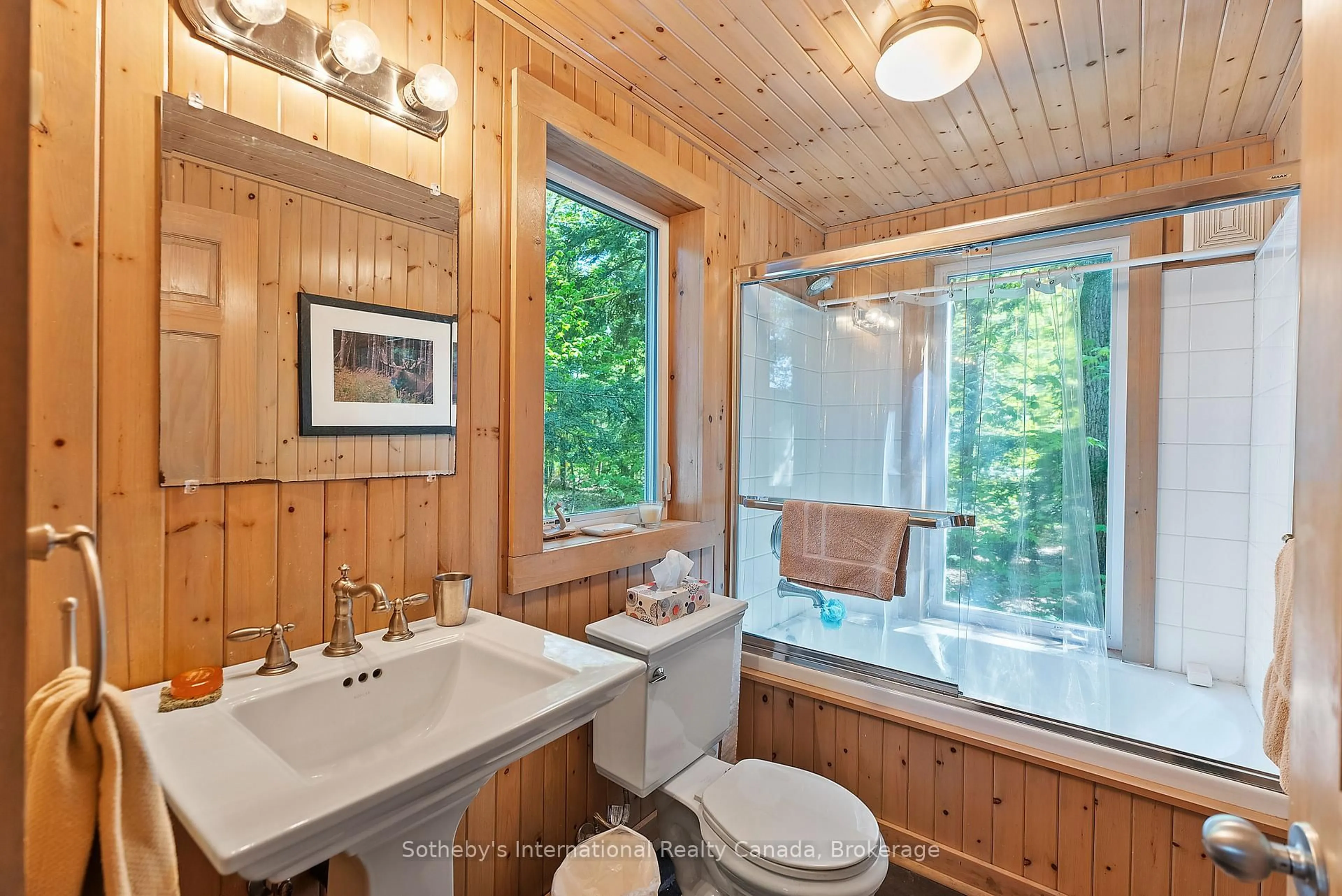 Standard bathroom, ceramic/tile floor for 1 Shaw Island N/A, Muskoka Lakes Ontario P0G 1G0