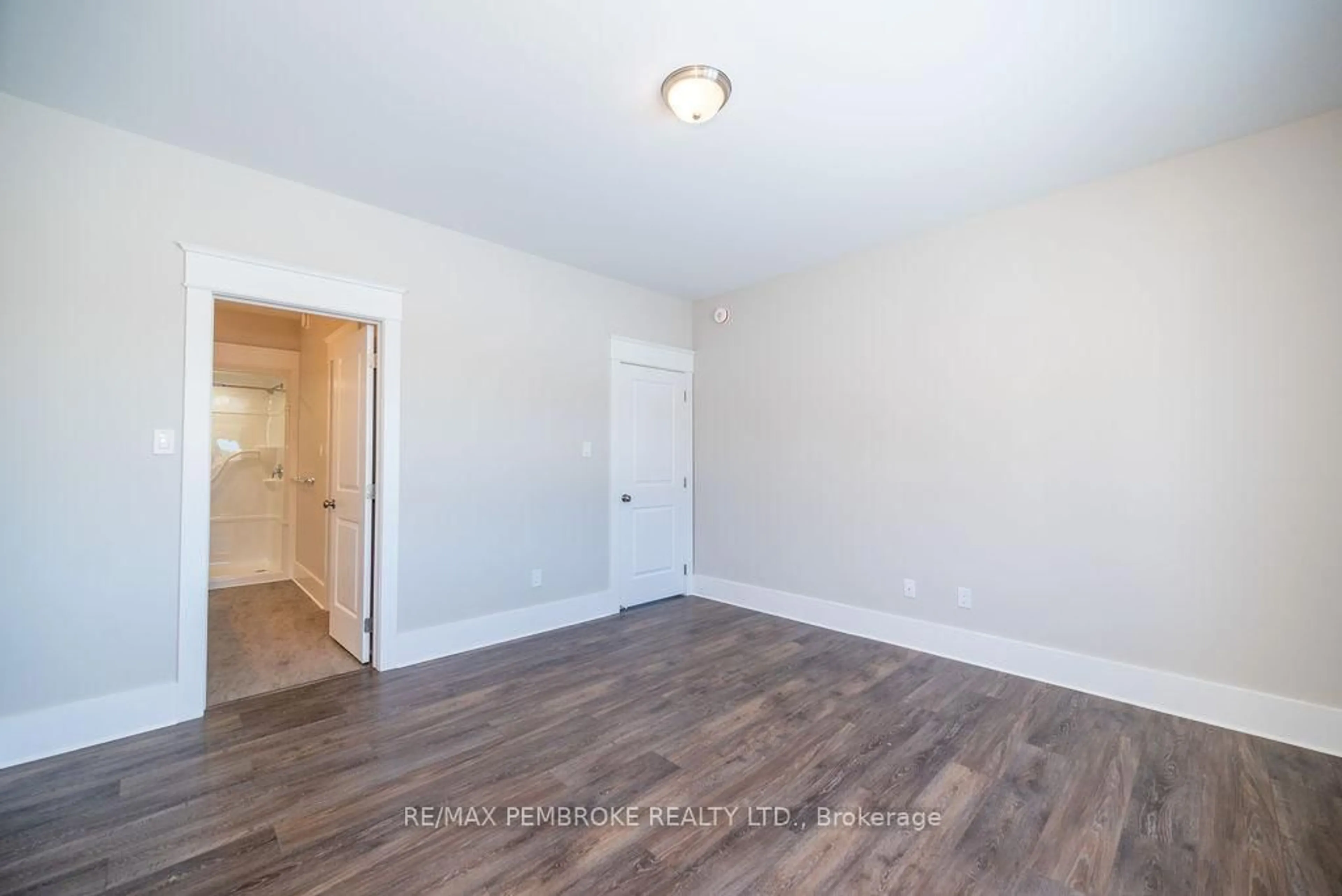 A pic of a room for 4 Durant St, Petawawa Ontario K8H 0H3