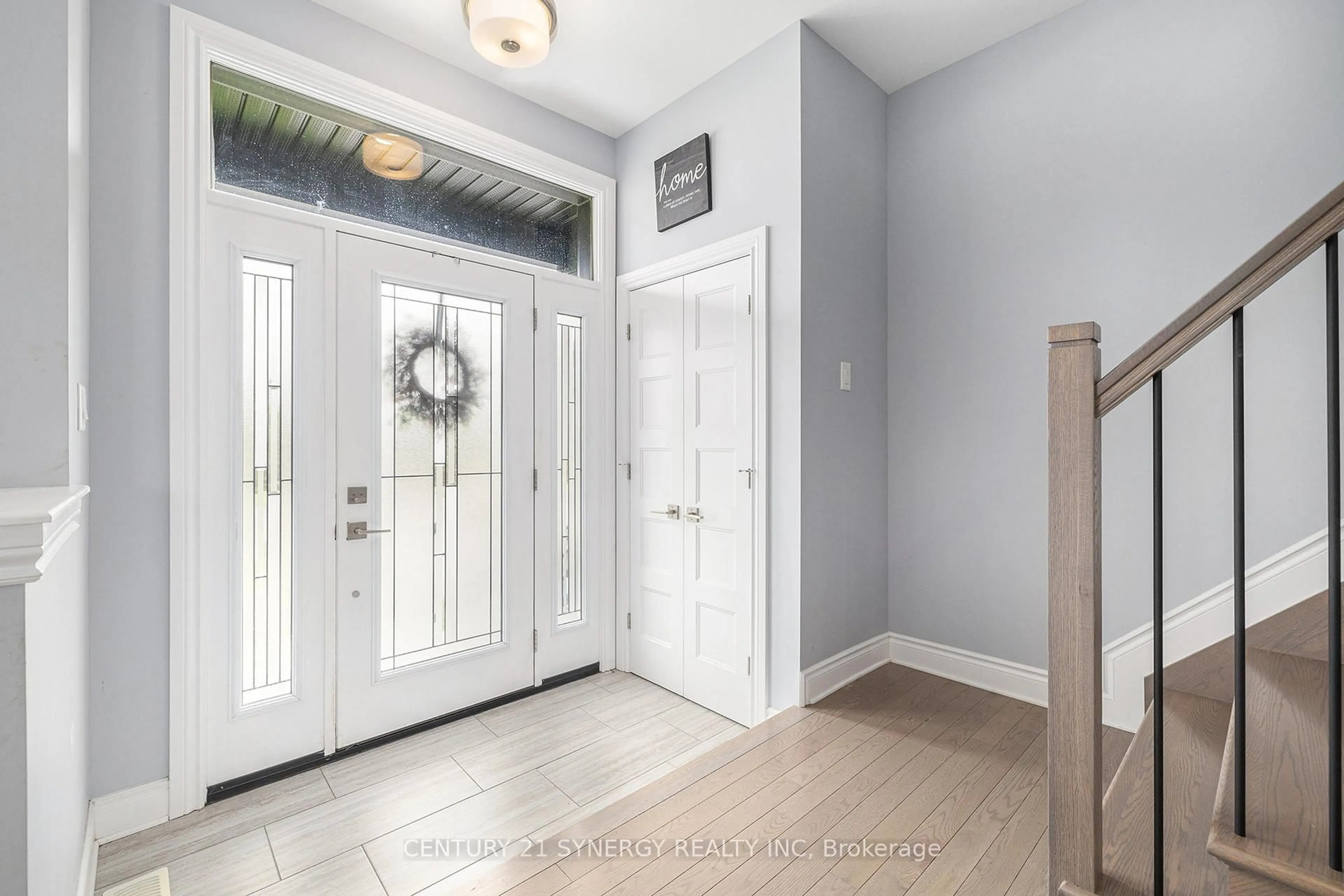 Indoor entryway for 20 Pleasant St, North Stormont Ontario K0A 1R0
