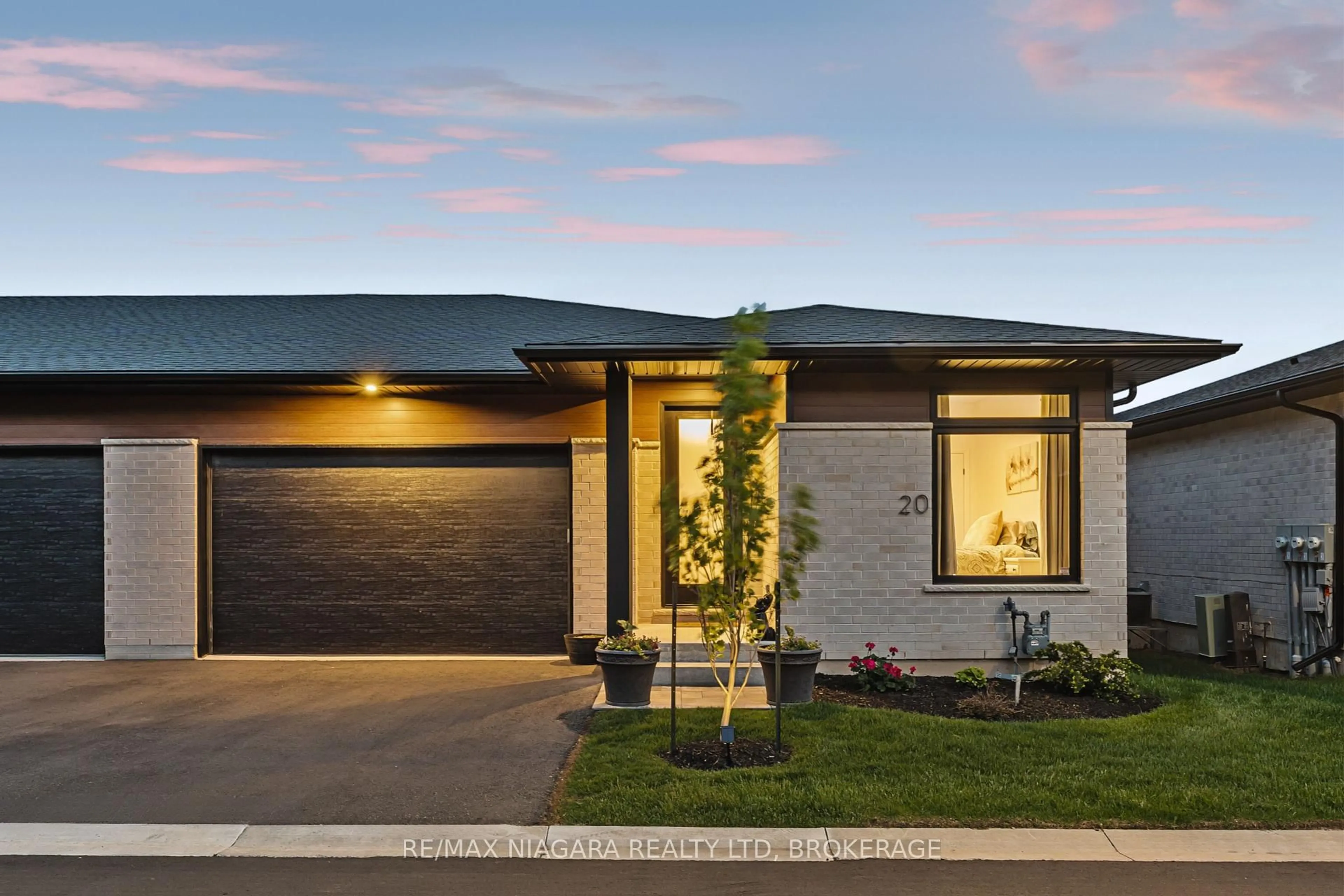 Home with brick exterior material, street for 300 Richmond St #20, Thorold Ontario L2V 0L6