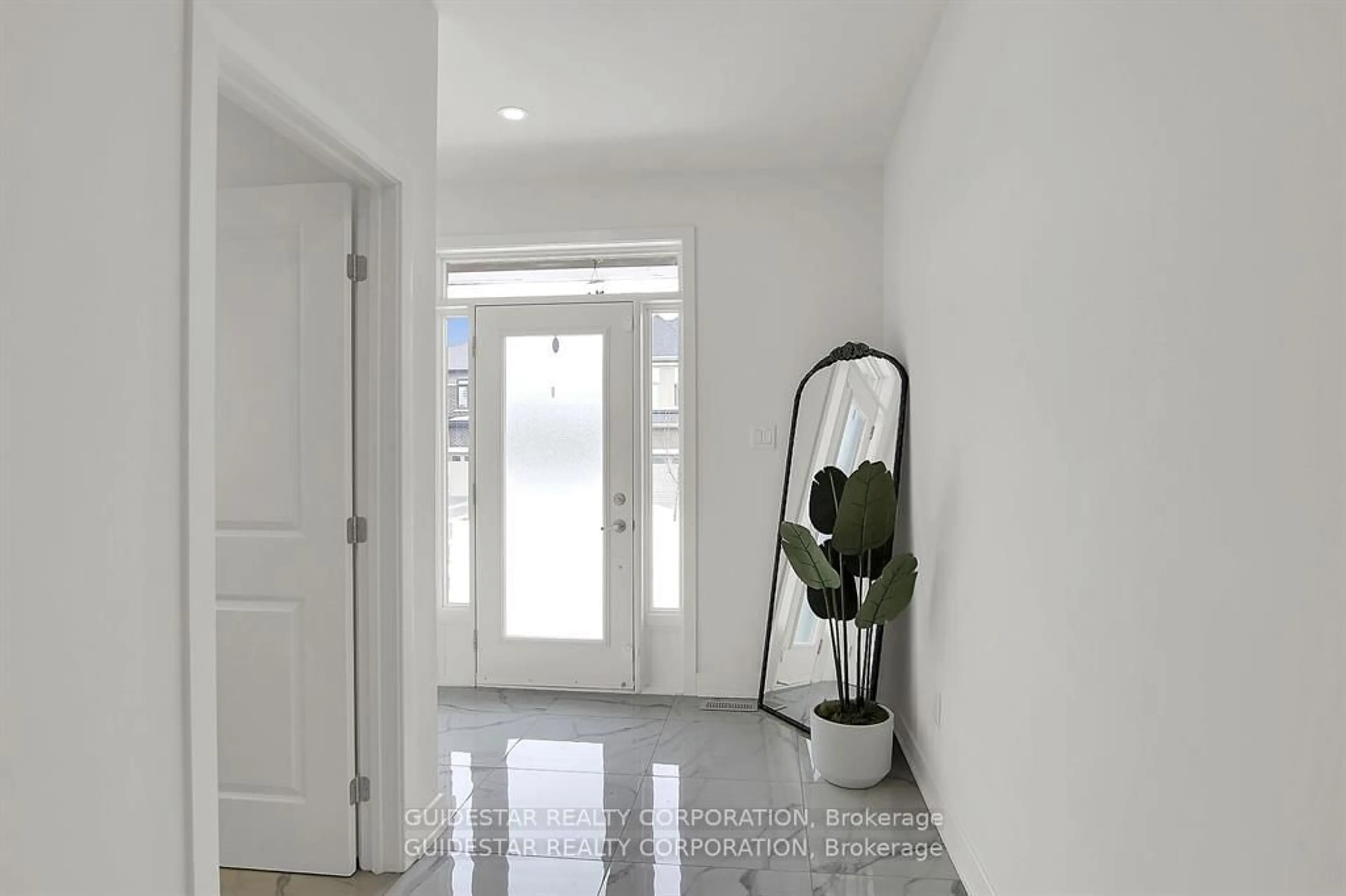 Indoor entryway for 107 Heirloom St, Ottawa Ontario K4M 0L3