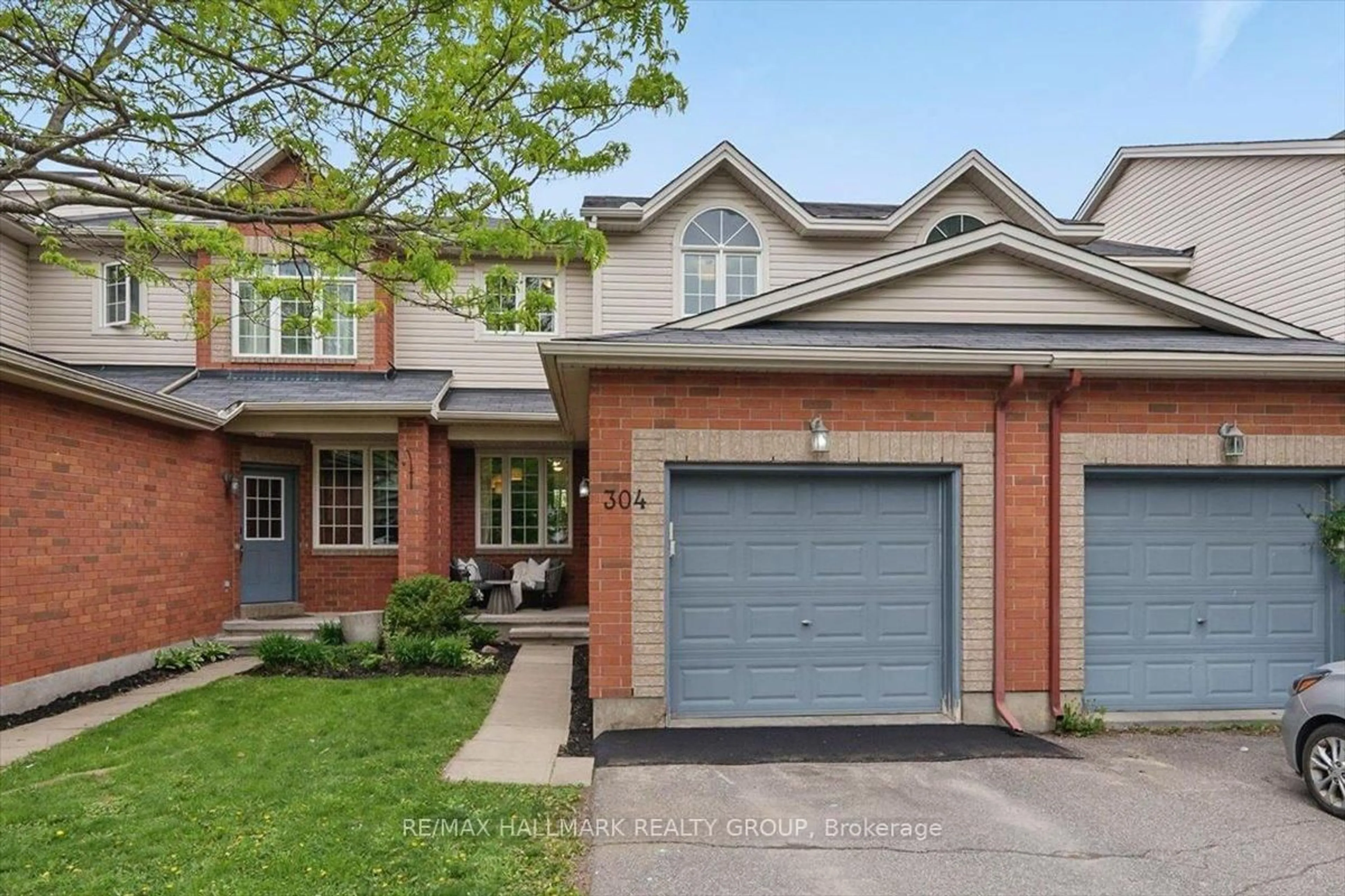 Home with brick exterior material, street for 304 Applecross Cres, Ottawa Ontario K2K 0C4