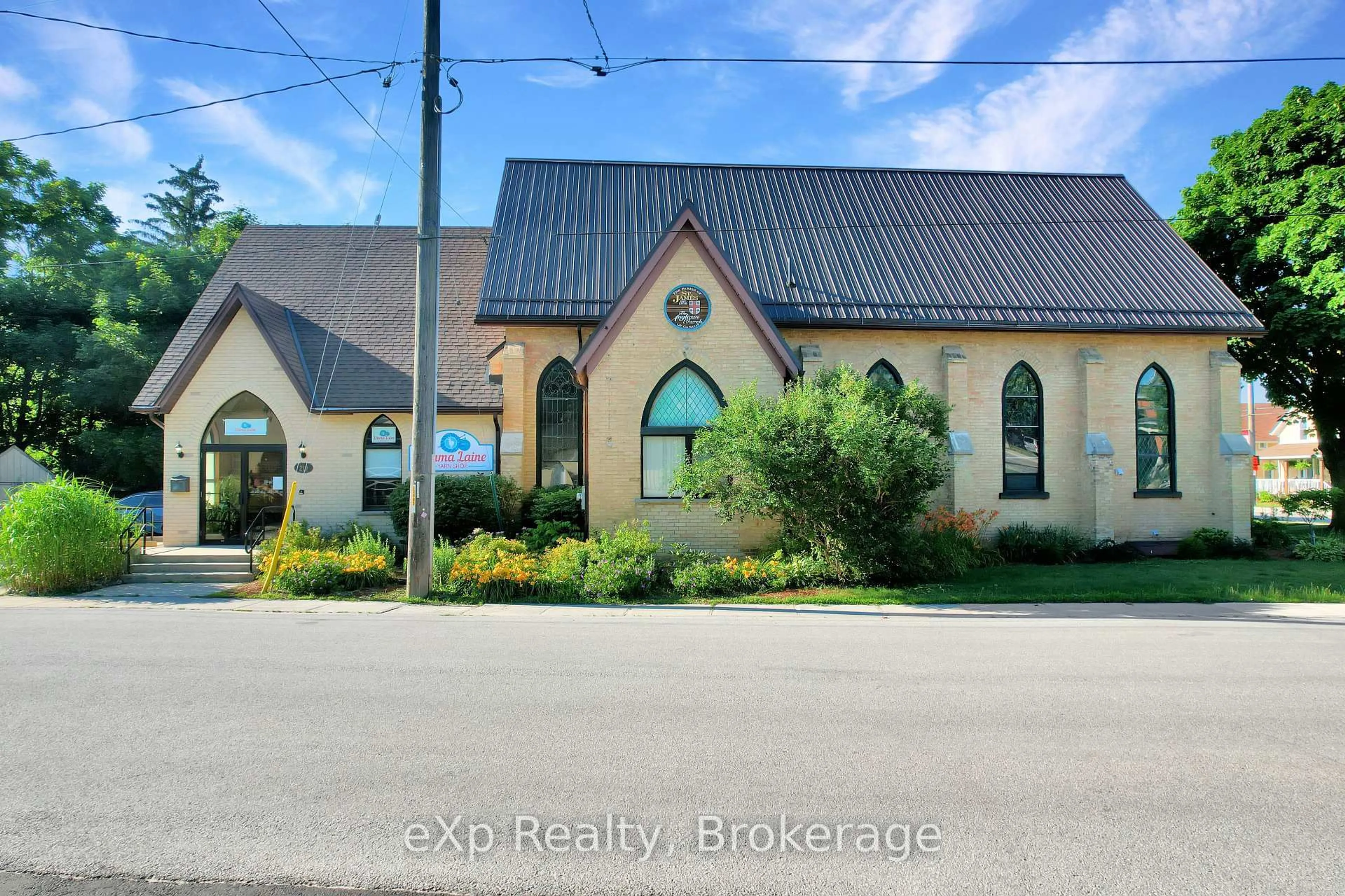A pic from outside/outdoor area/front of a property/back of a property/a pic from drone, street for 210 8th St, Hanover Ontario N4N 1J5