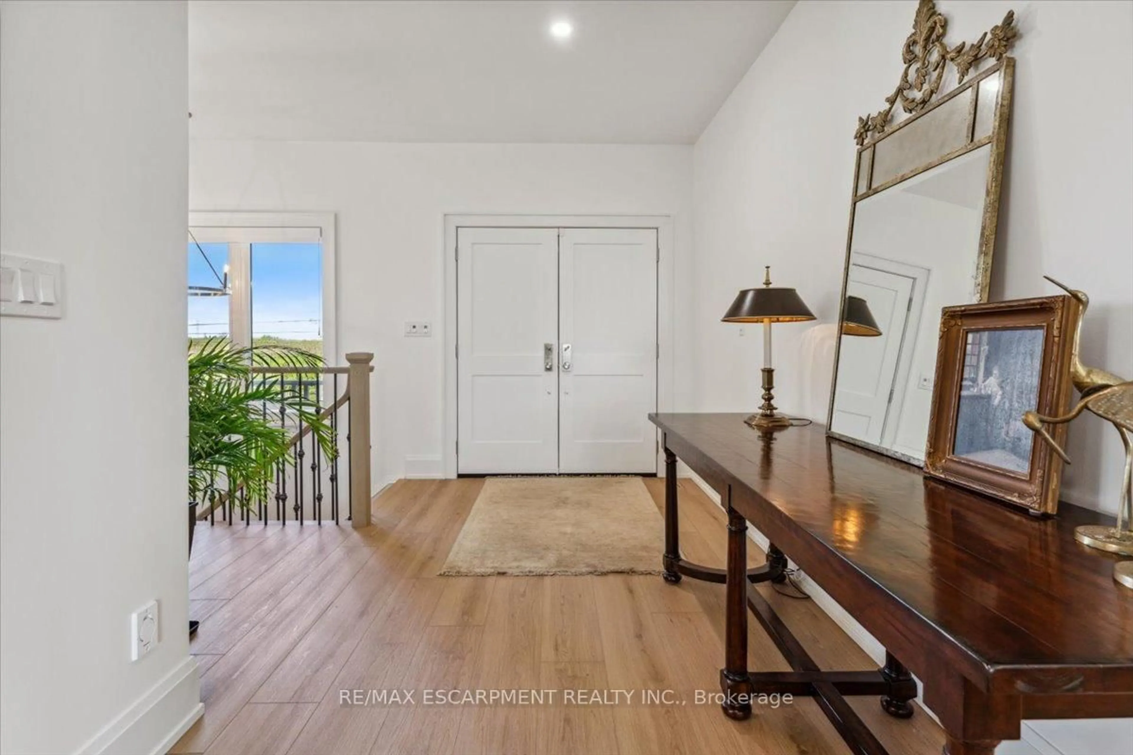 Indoor entryway for 5252 GREENLANE Rd, Lincoln Ontario L3J 1R6
