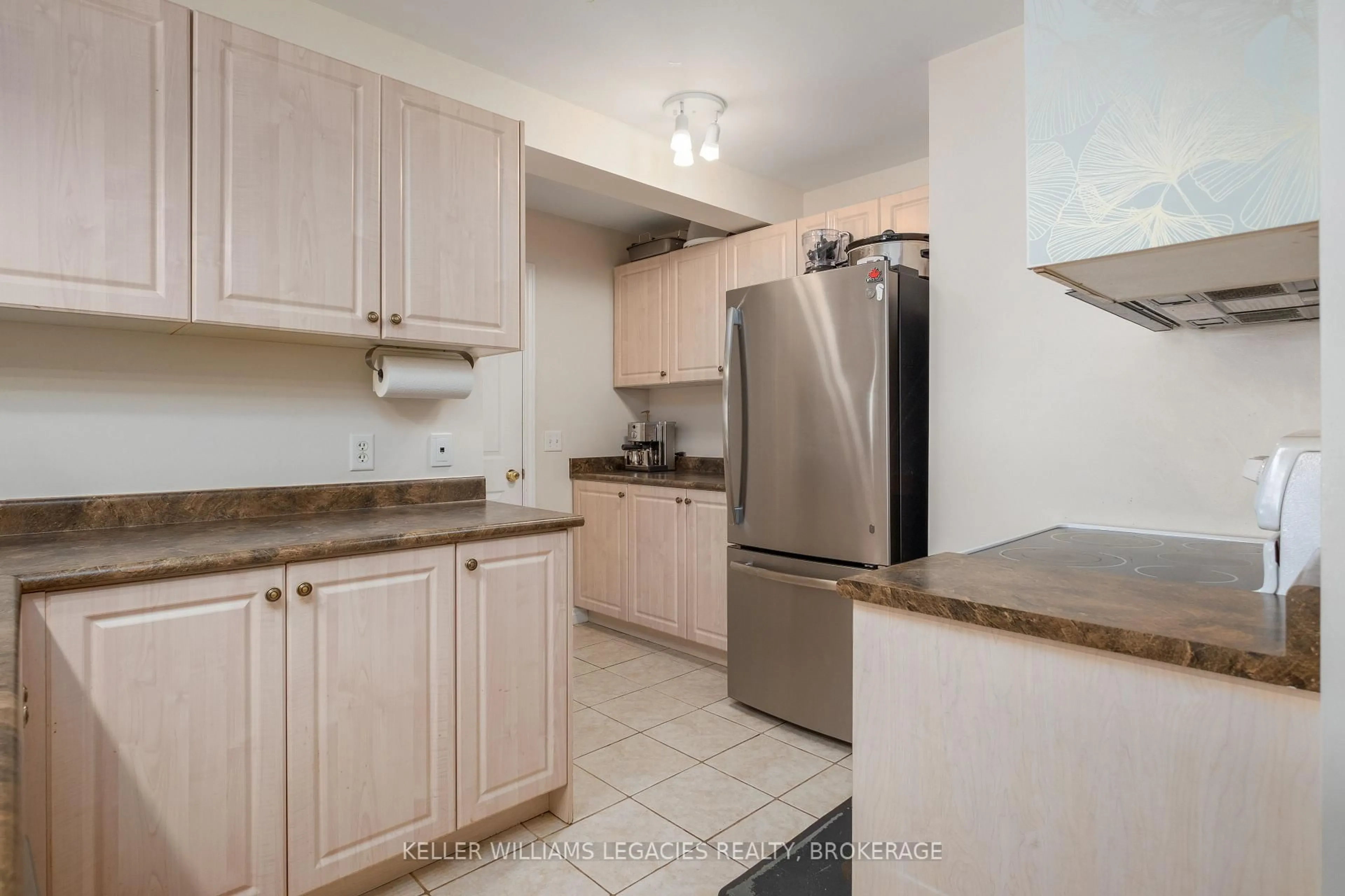 Standard kitchen, ceramic/tile floor for 484 Country Club Dr, Bath Ontario K0H 1G0