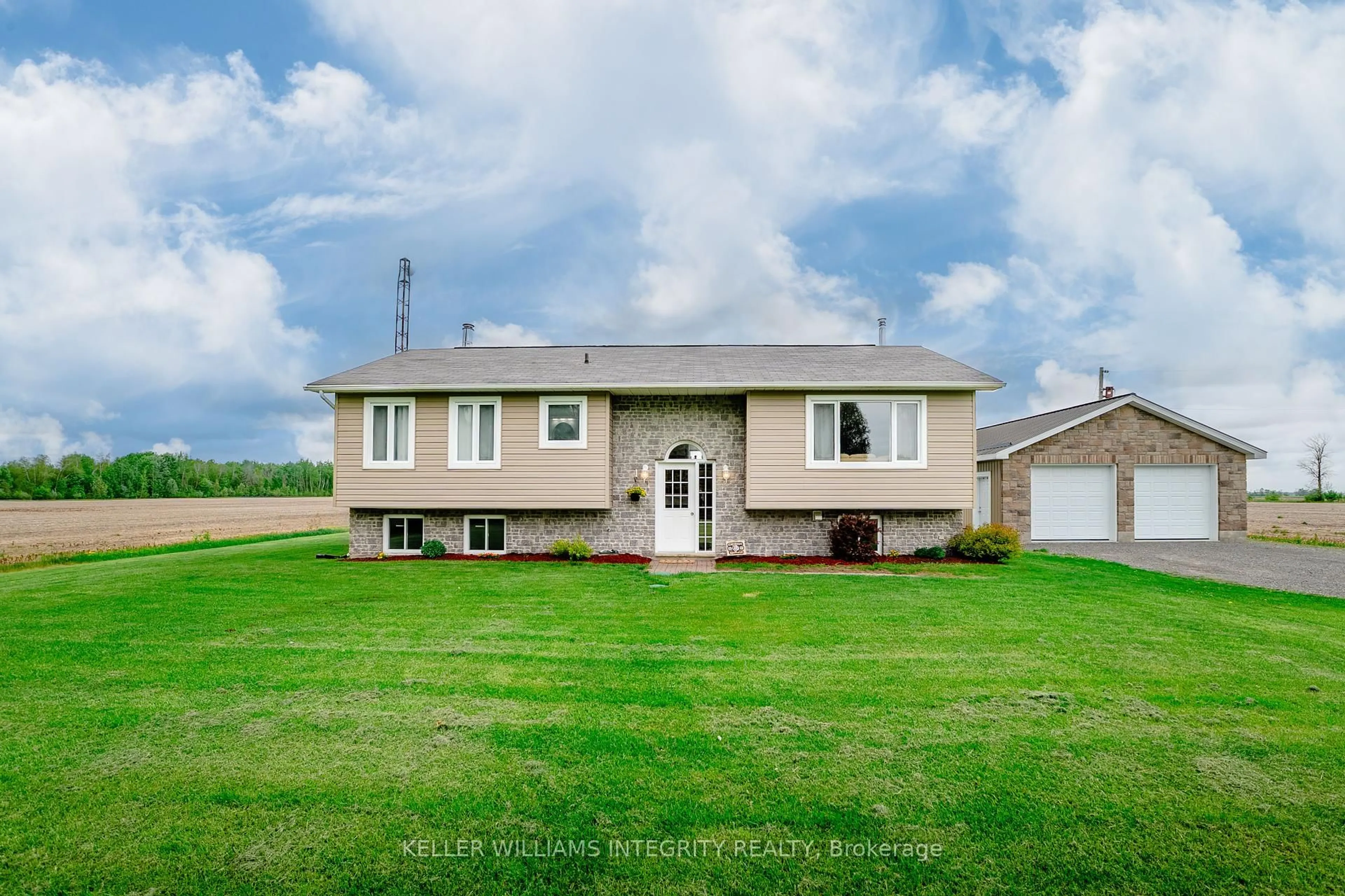 Home with vinyl exterior material, unknown for 10811 Hulbert Rd, South Dundas Ontario K0E 1C0