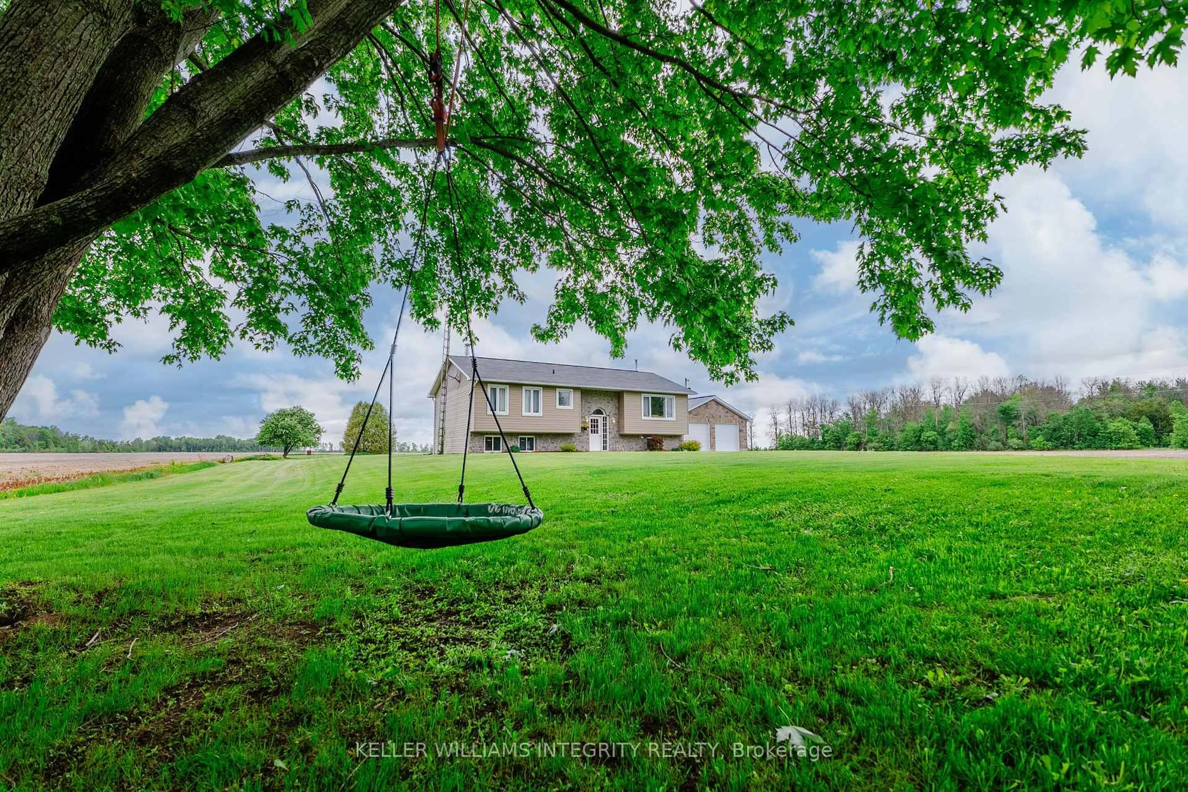 A pic from outside/outdoor area/front of a property/back of a property/a pic from drone, mountain view for 10811 Hulbert Rd, South Dundas Ontario K0E 1C0