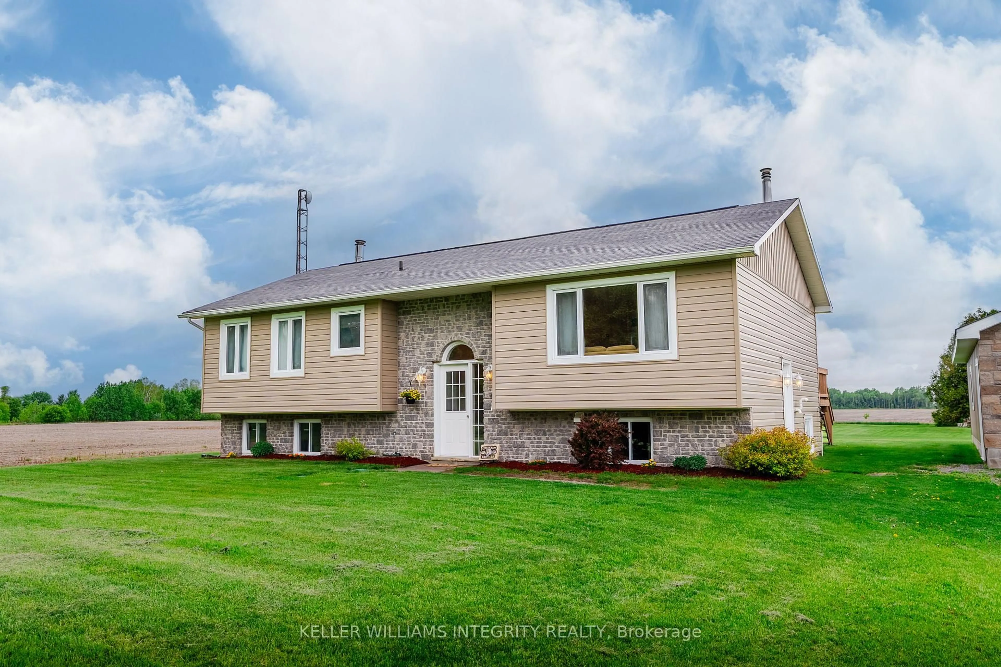 Home with vinyl exterior material, street for 10811 Hulbert Rd, South Dundas Ontario K0E 1C0