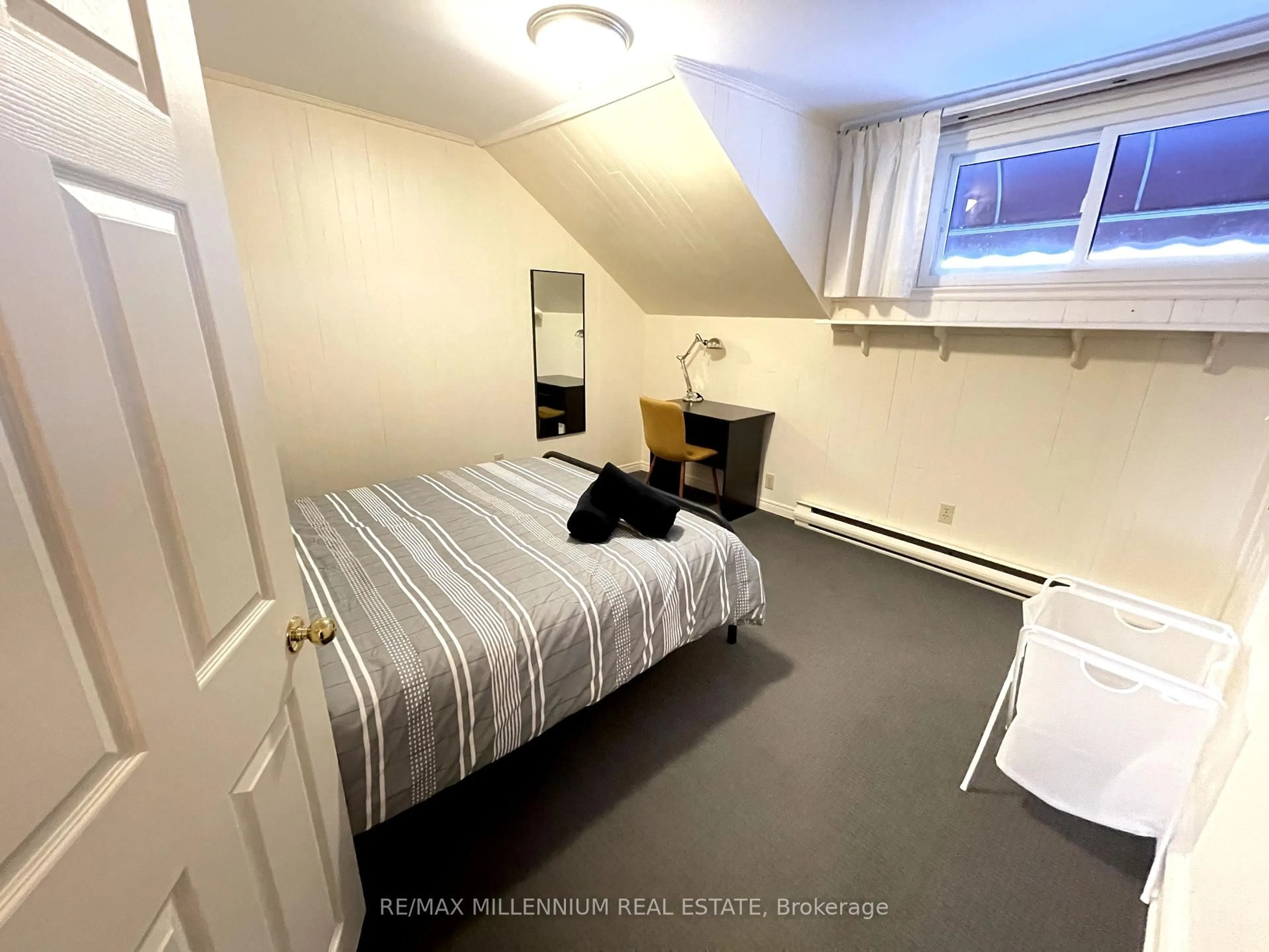 A pic of a room for 437 Main St, North Bay Ontario P1B 2V3