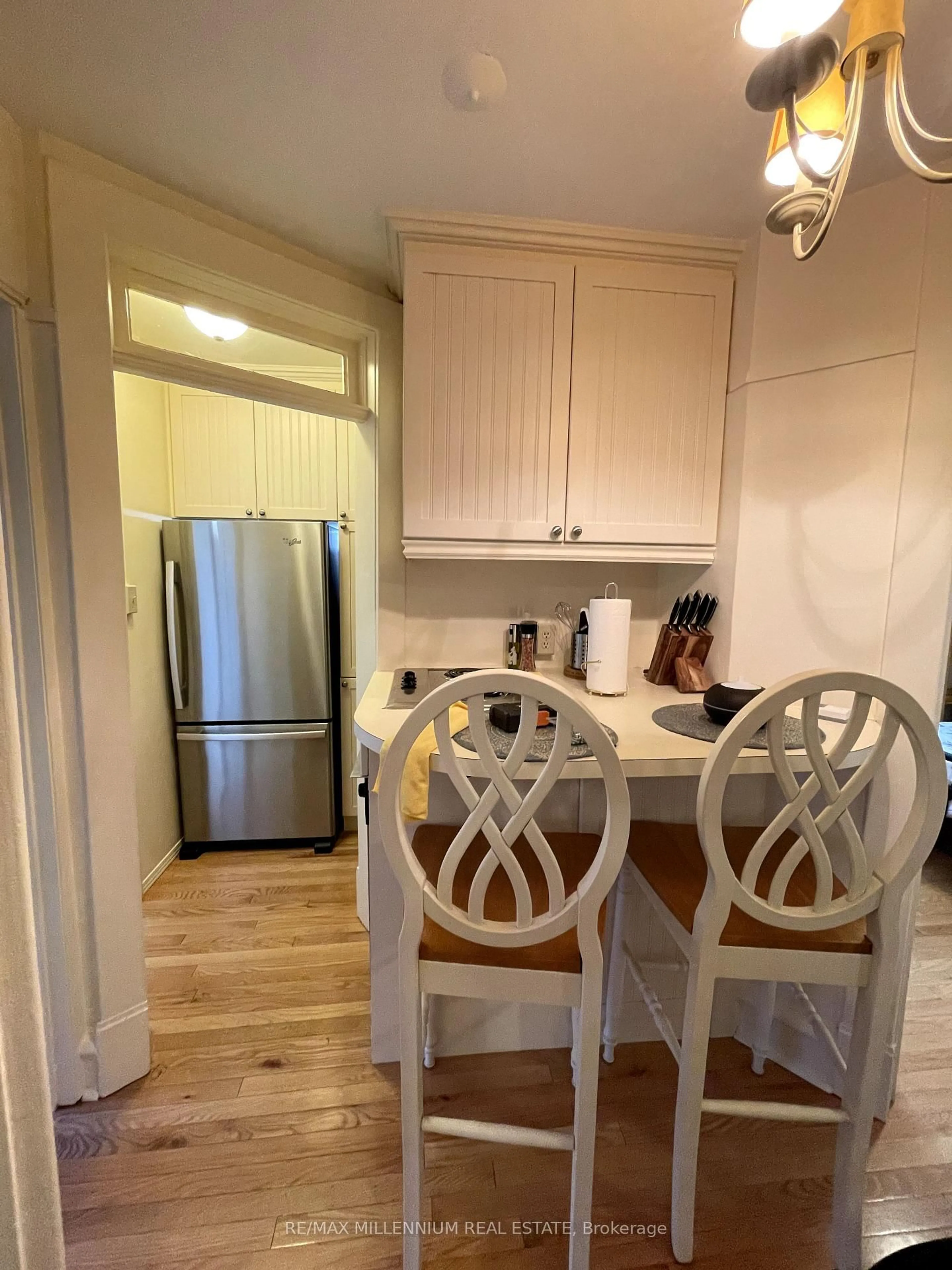 Standard kitchen, wood/laminate floor for 437 Main St, North Bay Ontario P1B 2V3