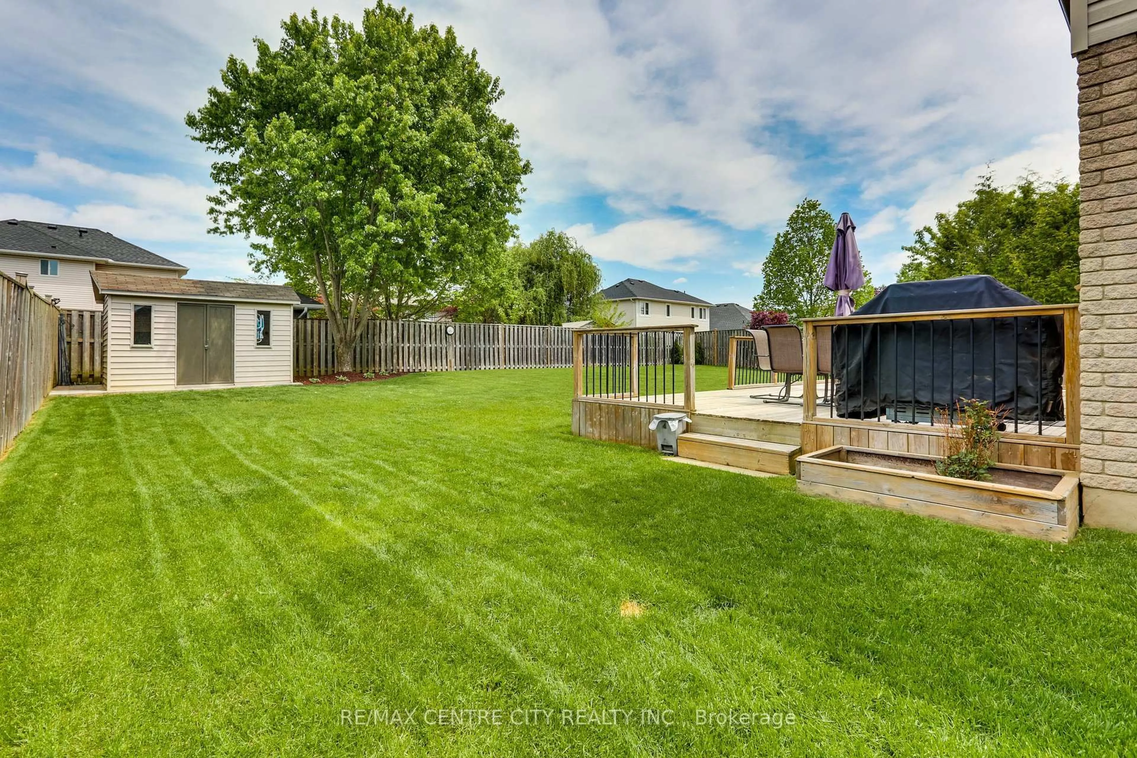 A pic from outside/outdoor area/front of a property/back of a property/a pic from drone, unknown for 52 Owen Crt, Central Elgin Ontario N5P 4N7