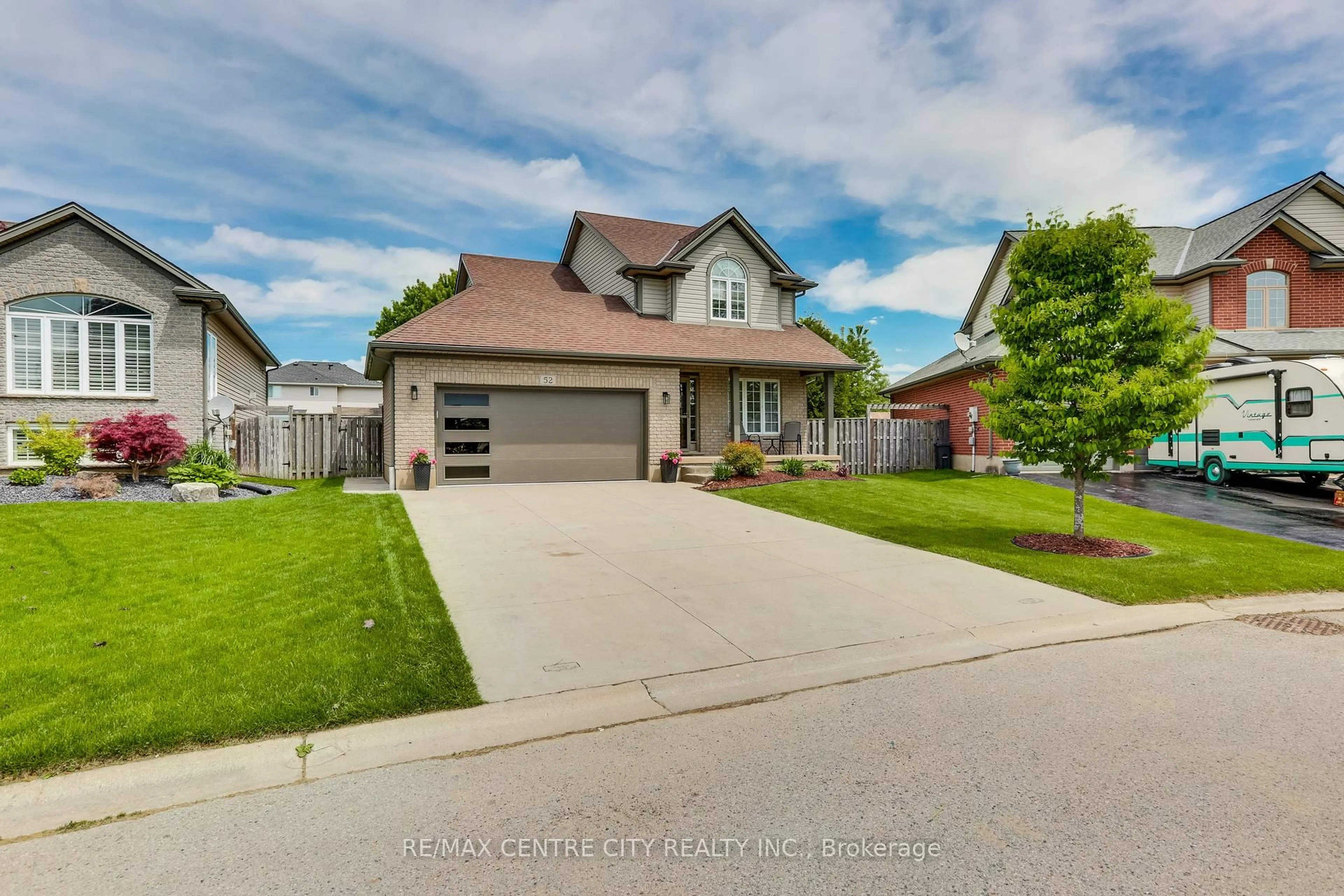 A pic from outside/outdoor area/front of a property/back of a property/a pic from drone, street for 52 Owen Crt, Central Elgin Ontario N5P 4N7